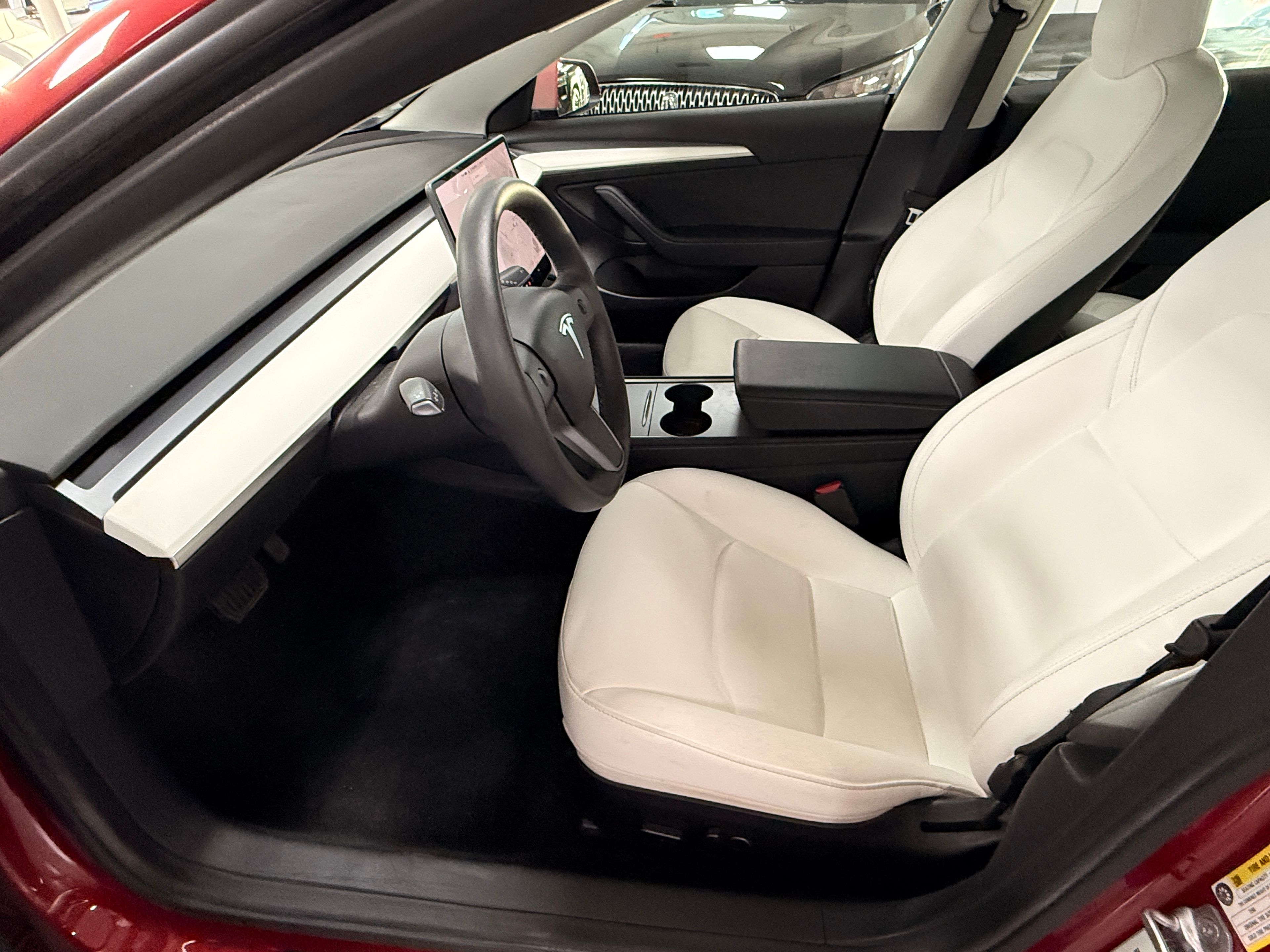 2022 Tesla Model 3 Red - Photo 7 of 8