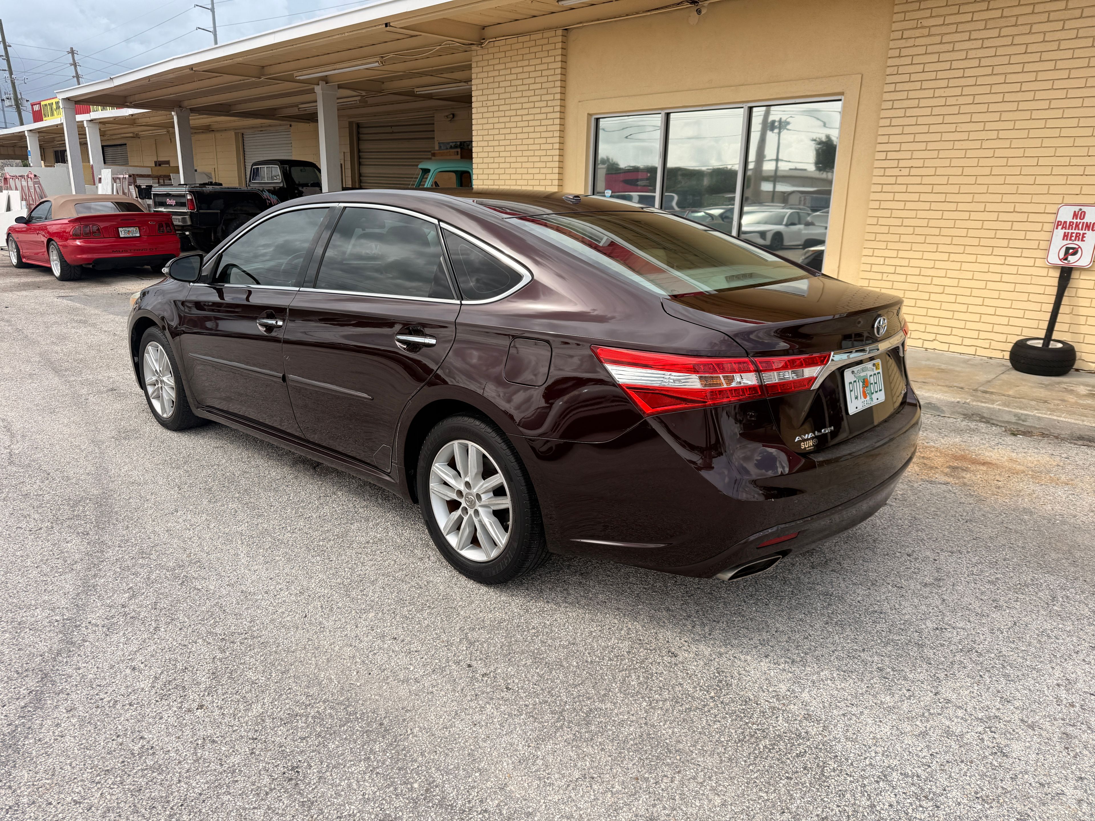 2015 Toyota Avalon Burgundy - Photo 4 of 7