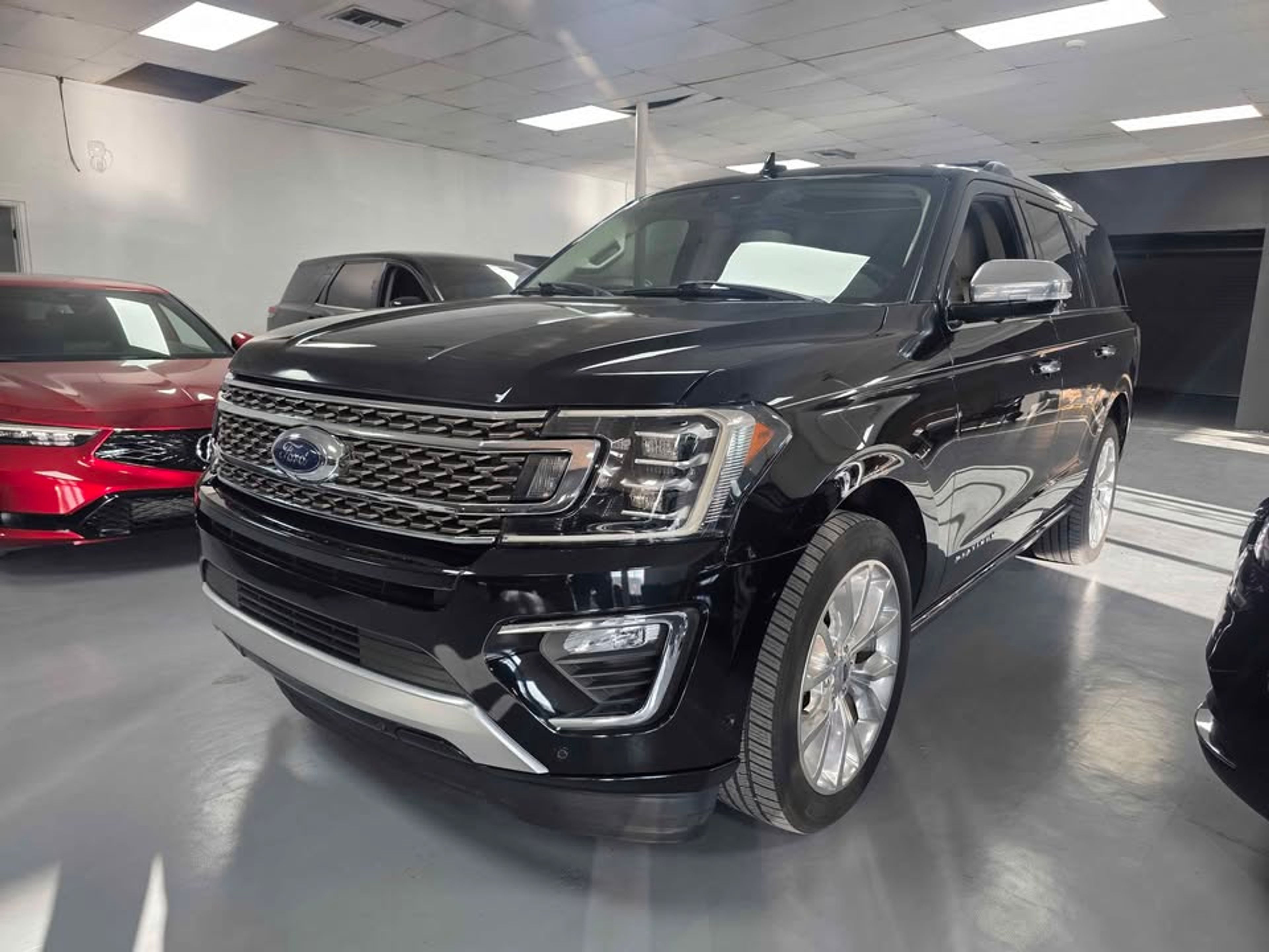 2019 Ford Expedition Black - Photo 2 of 8