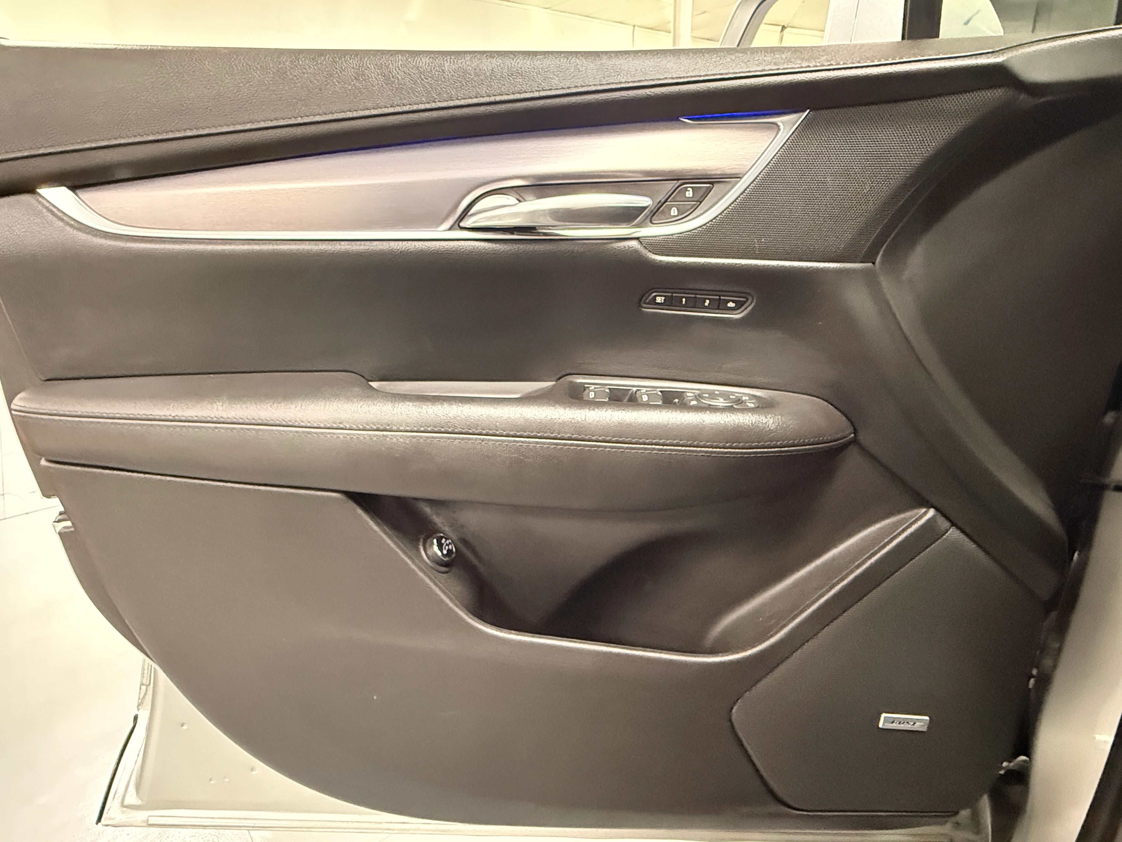 2018 CADILLAC XT5 Black - Photo 7 of 9