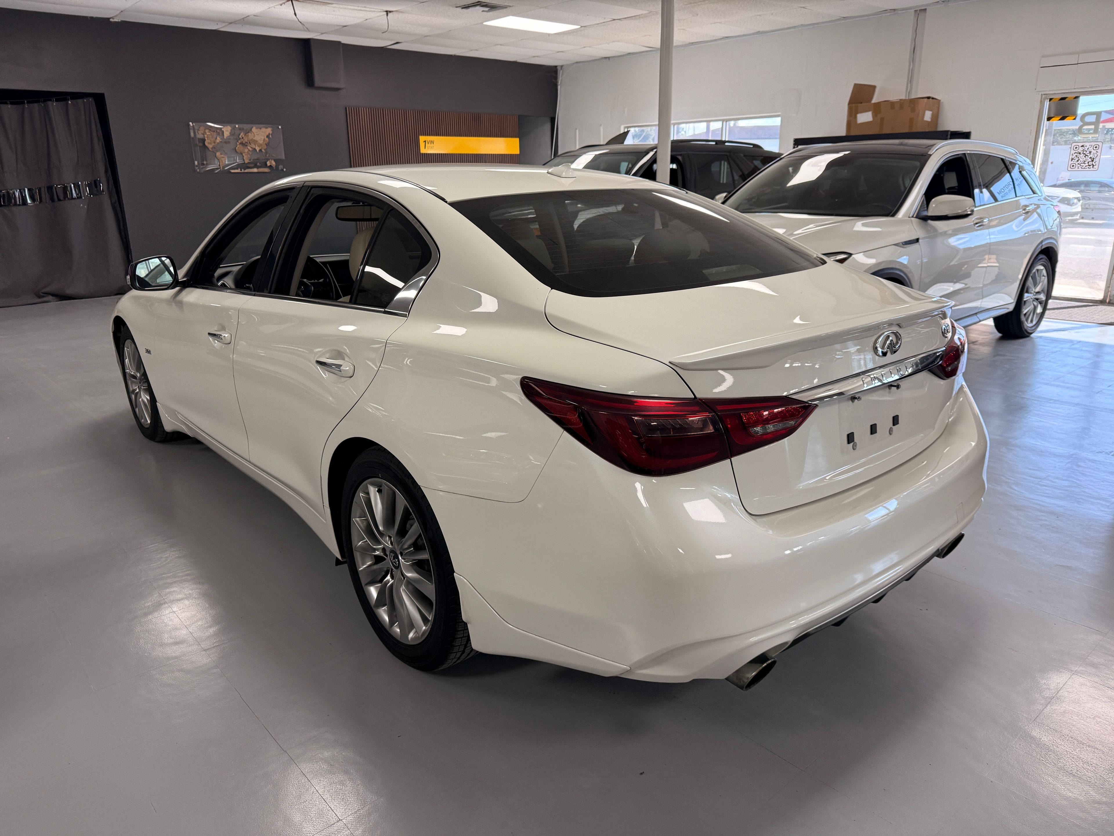 2019 INFINITI Q50 Beige - Photo 3 of 7