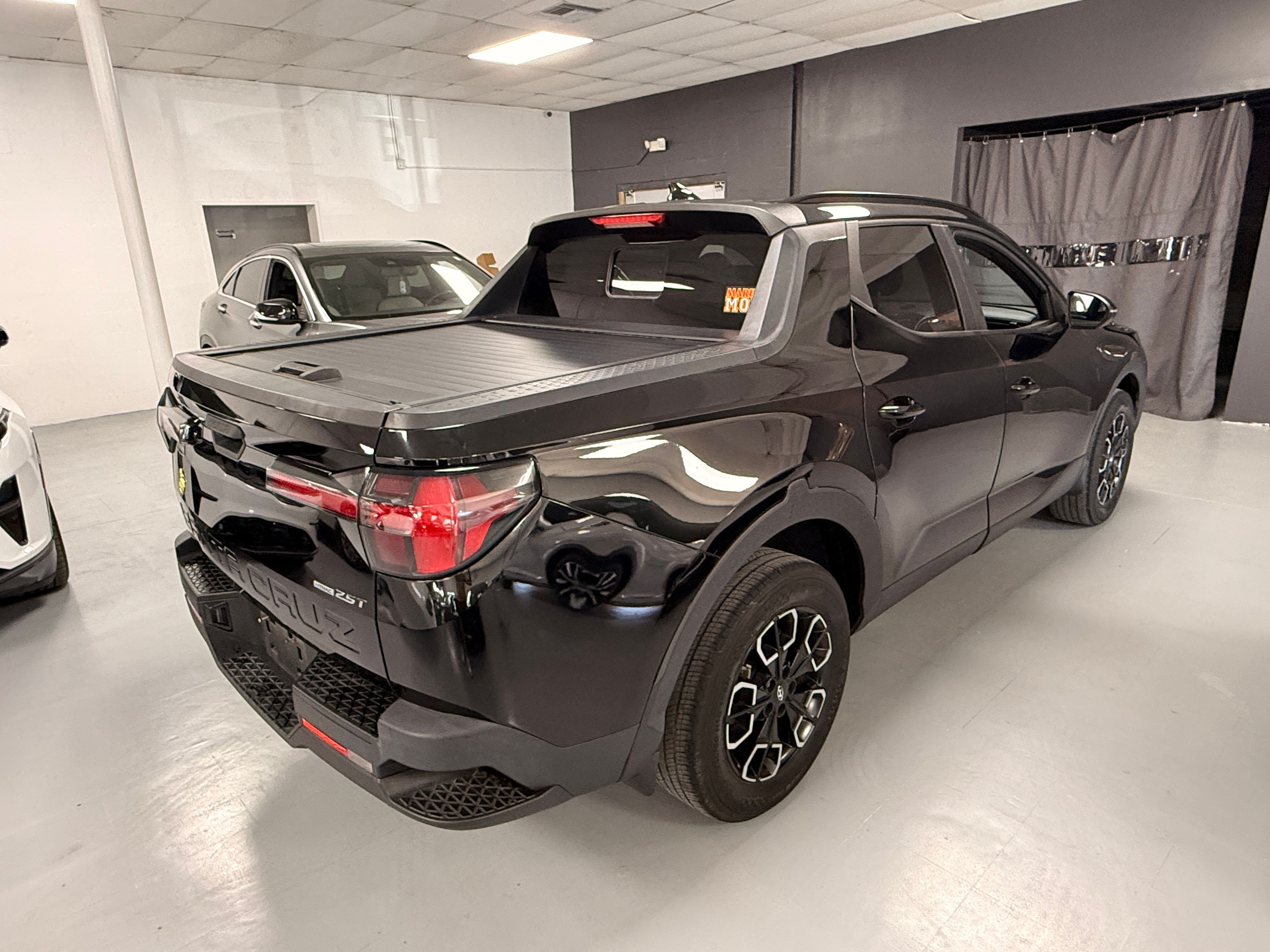 2022 Hyundai Santa Cruz Black - Photo 3 of 7