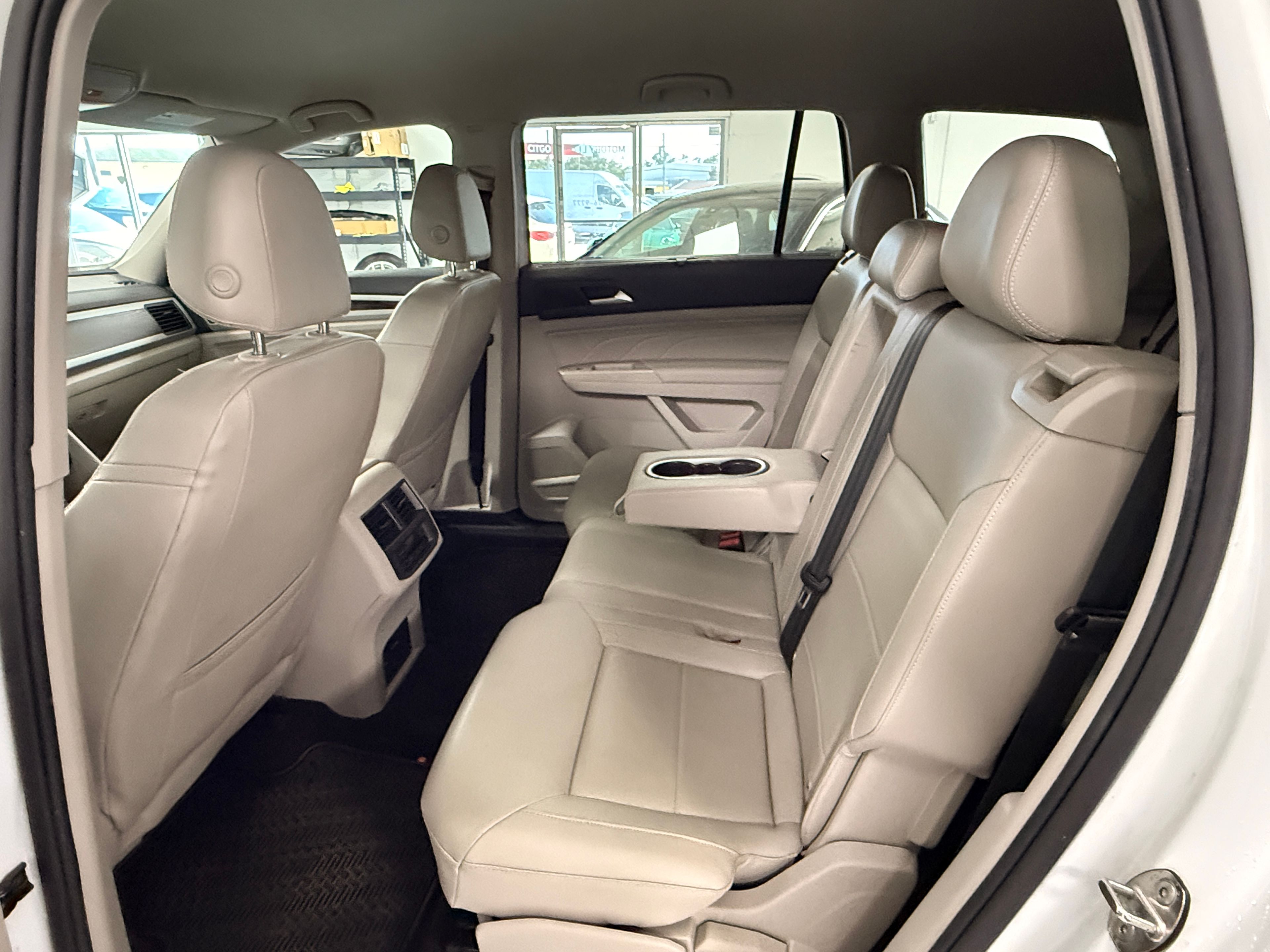 2021 Volkswagen Atlas White - Photo 7 of 9