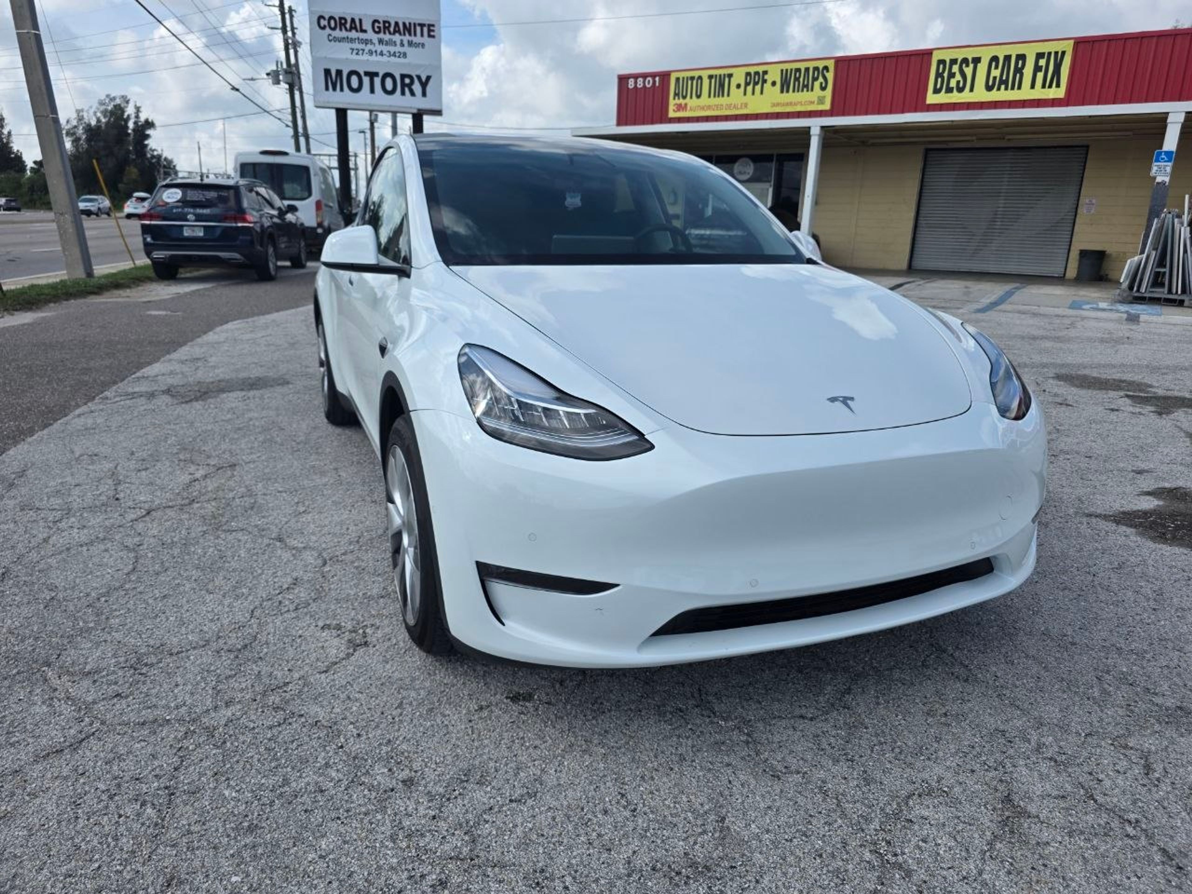 2022 Tesla Model Y White - Photo 2 of 10