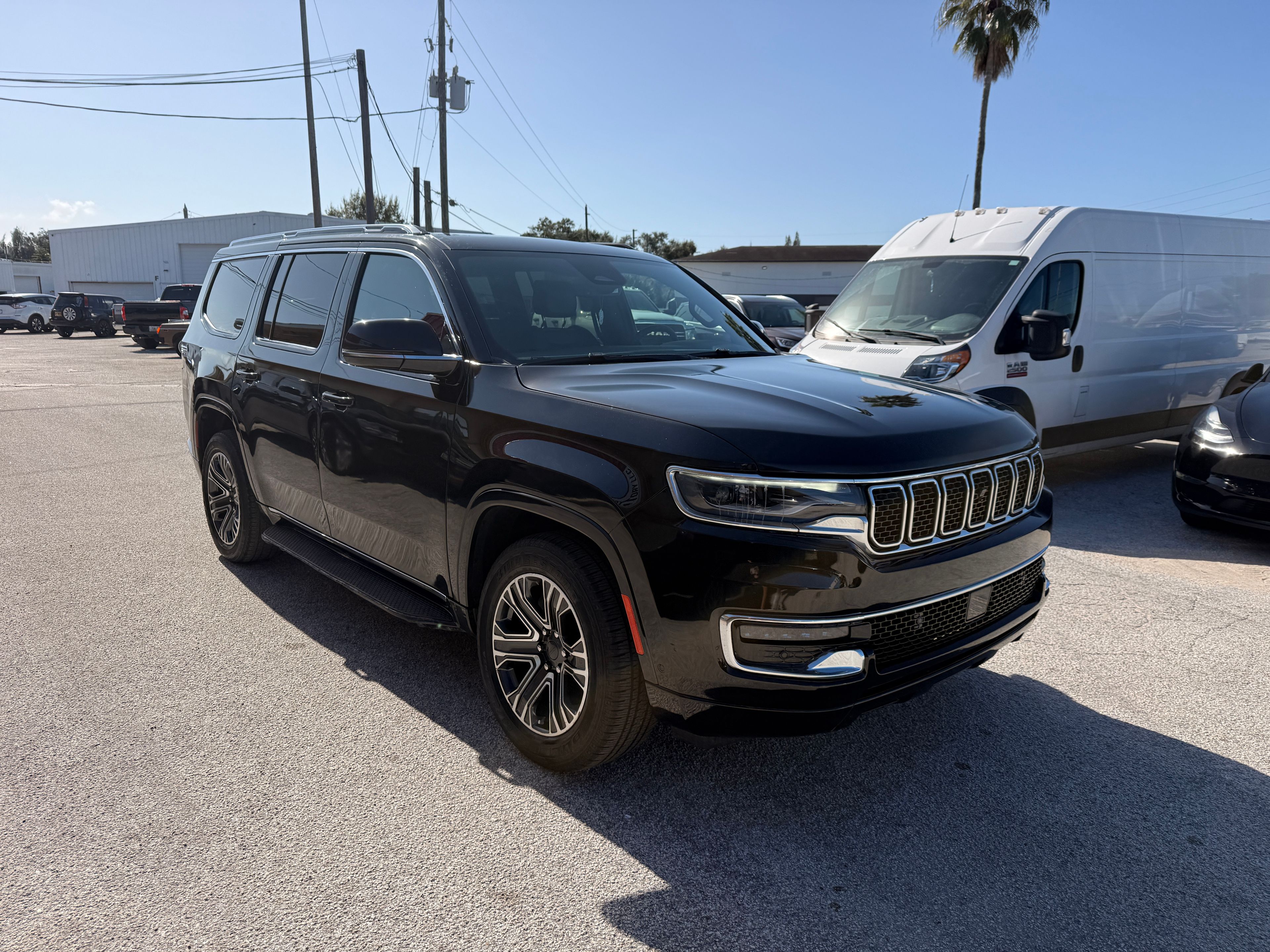 2023 Jeep Wagoneer Black - Photo 2 of 8