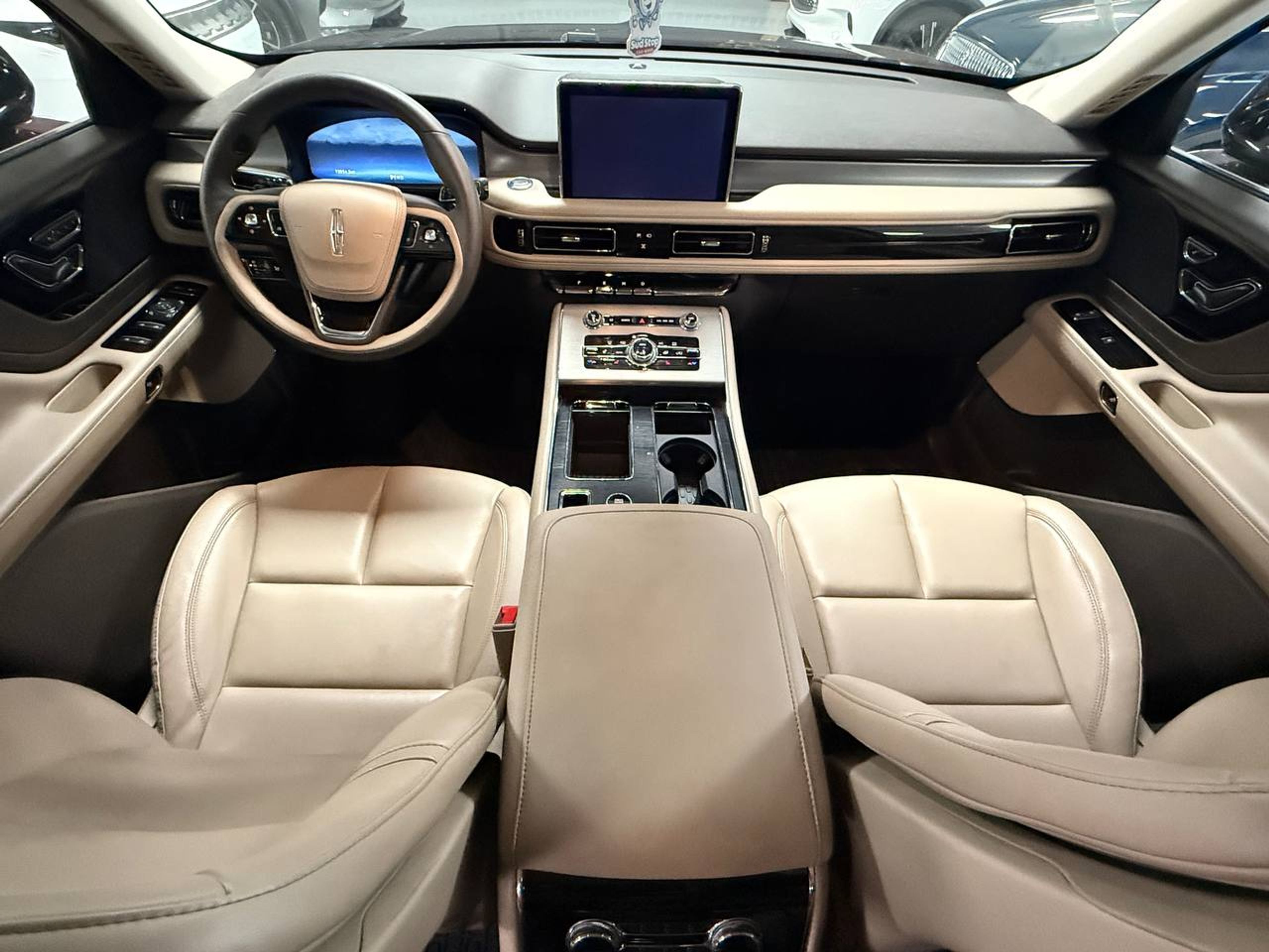 2024 LINCOLN Aviator Burgundy - Photo 7 of 8
