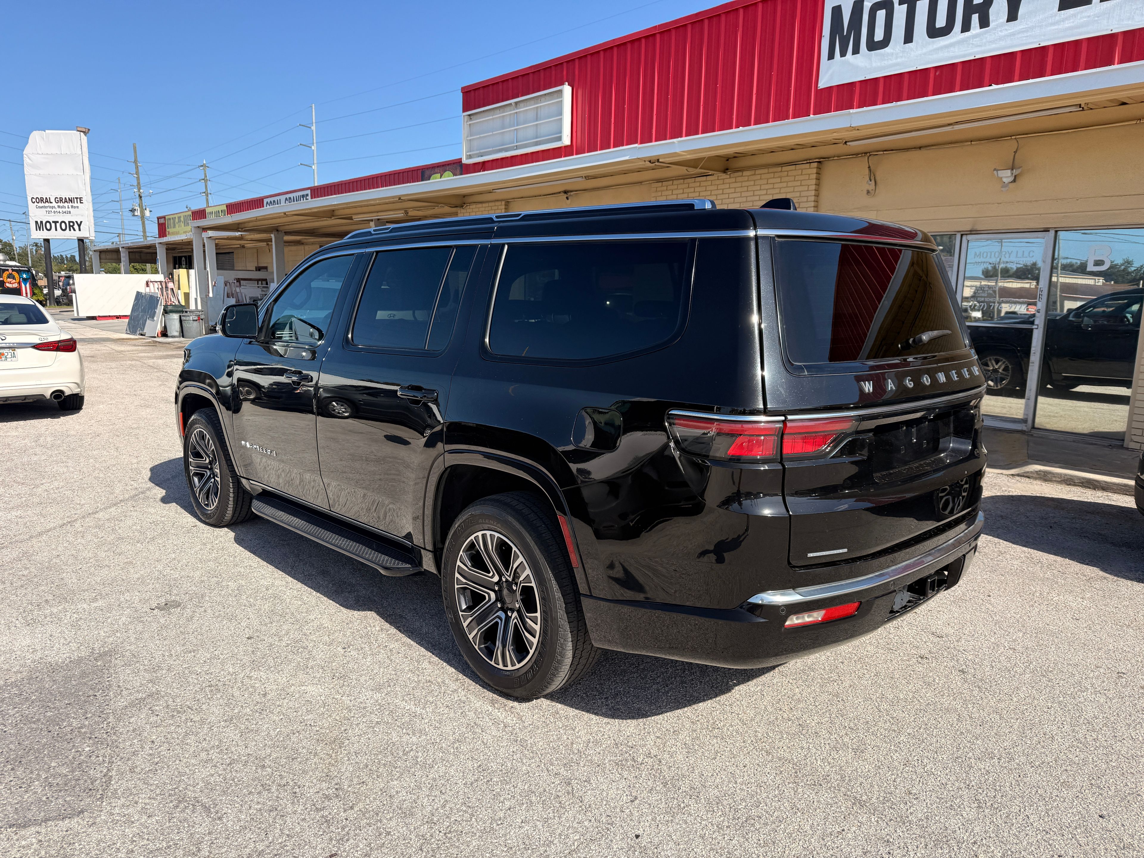 2023 Jeep Wagoneer Black - Photo 4 of 8