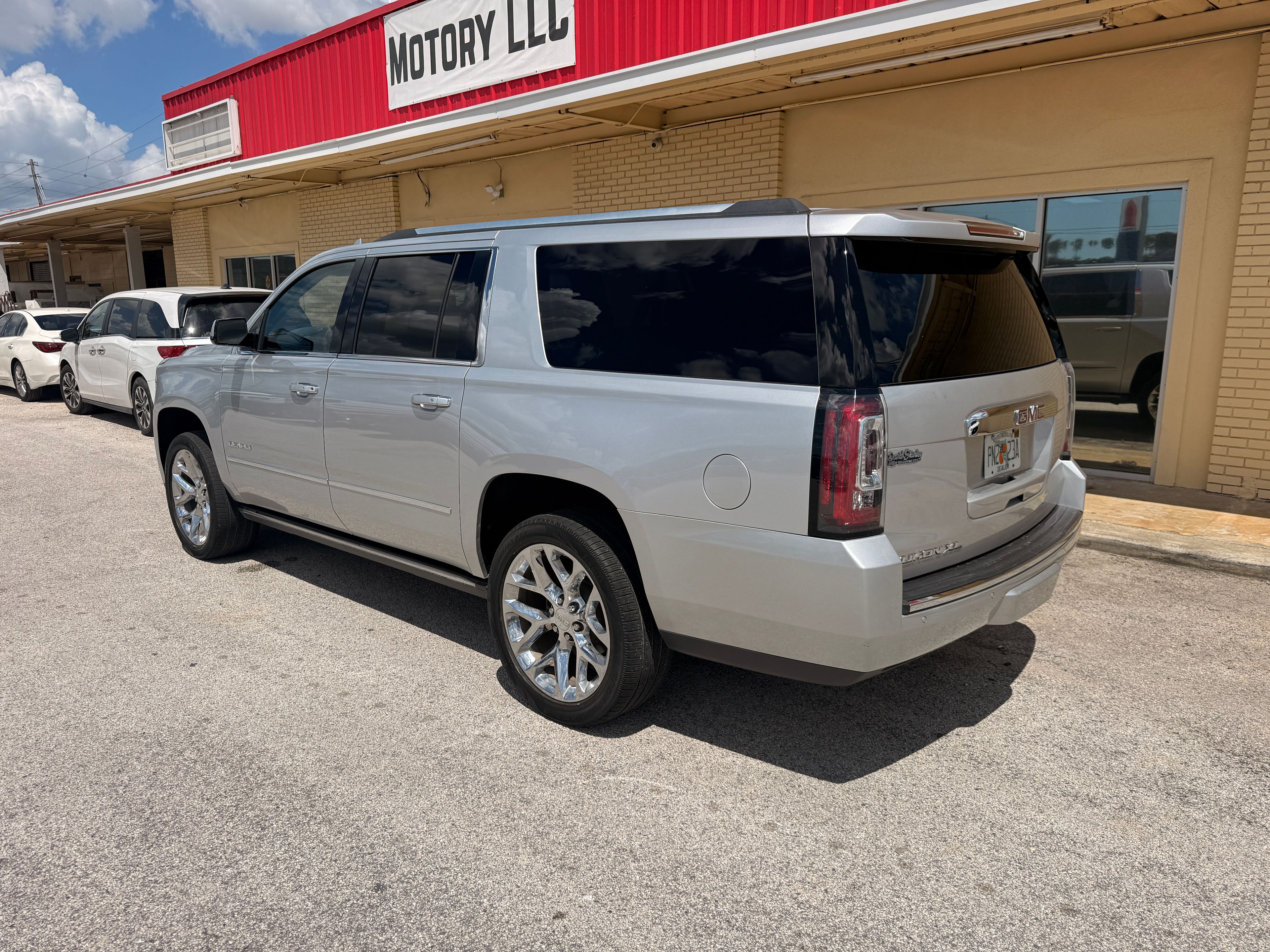 2019 GMC Yukon XL - Photo 4 of 8