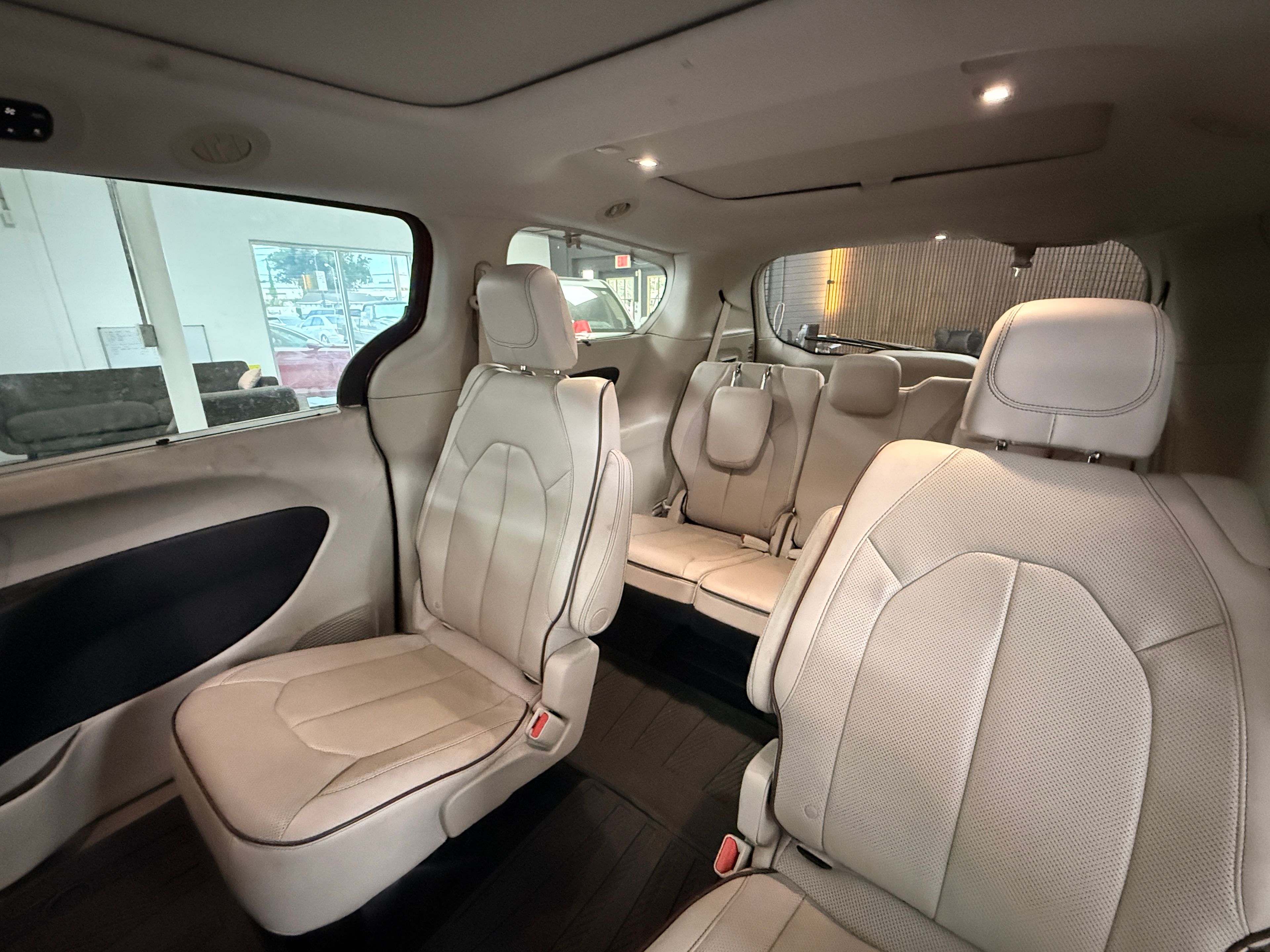2017 CHRYSLER Pacifica Burgundy - Photo 6 of 8