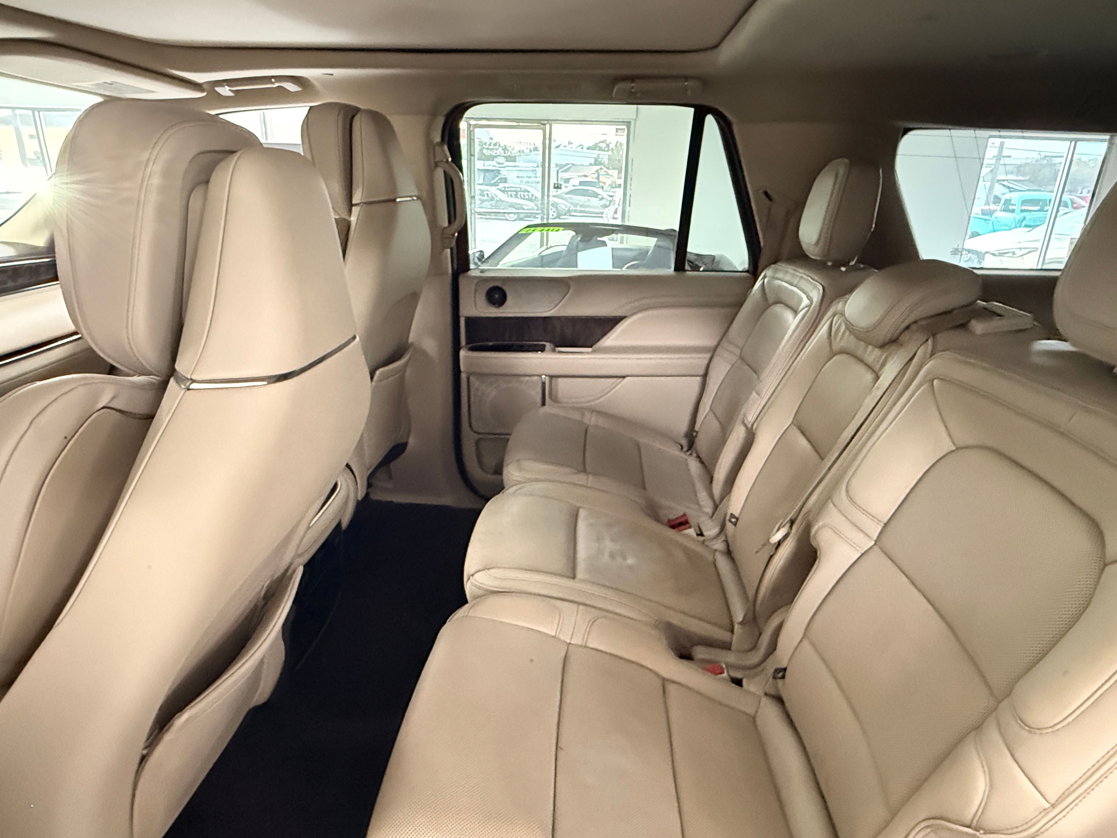 2018 LINCOLN Navigator L Beige - Photo 8 of 10