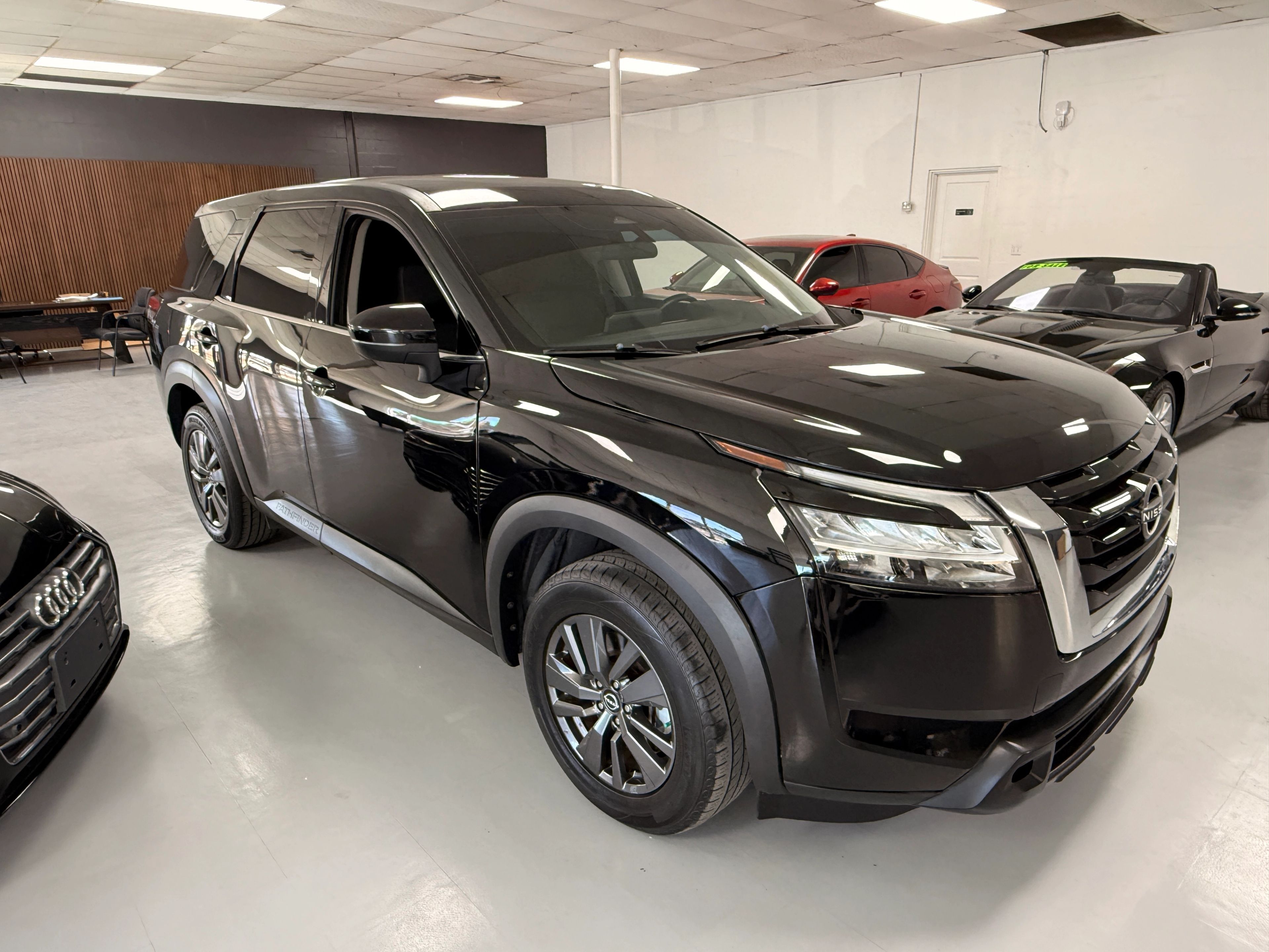 2022 Nissan Pathfinder Black - Photo 1 of 8