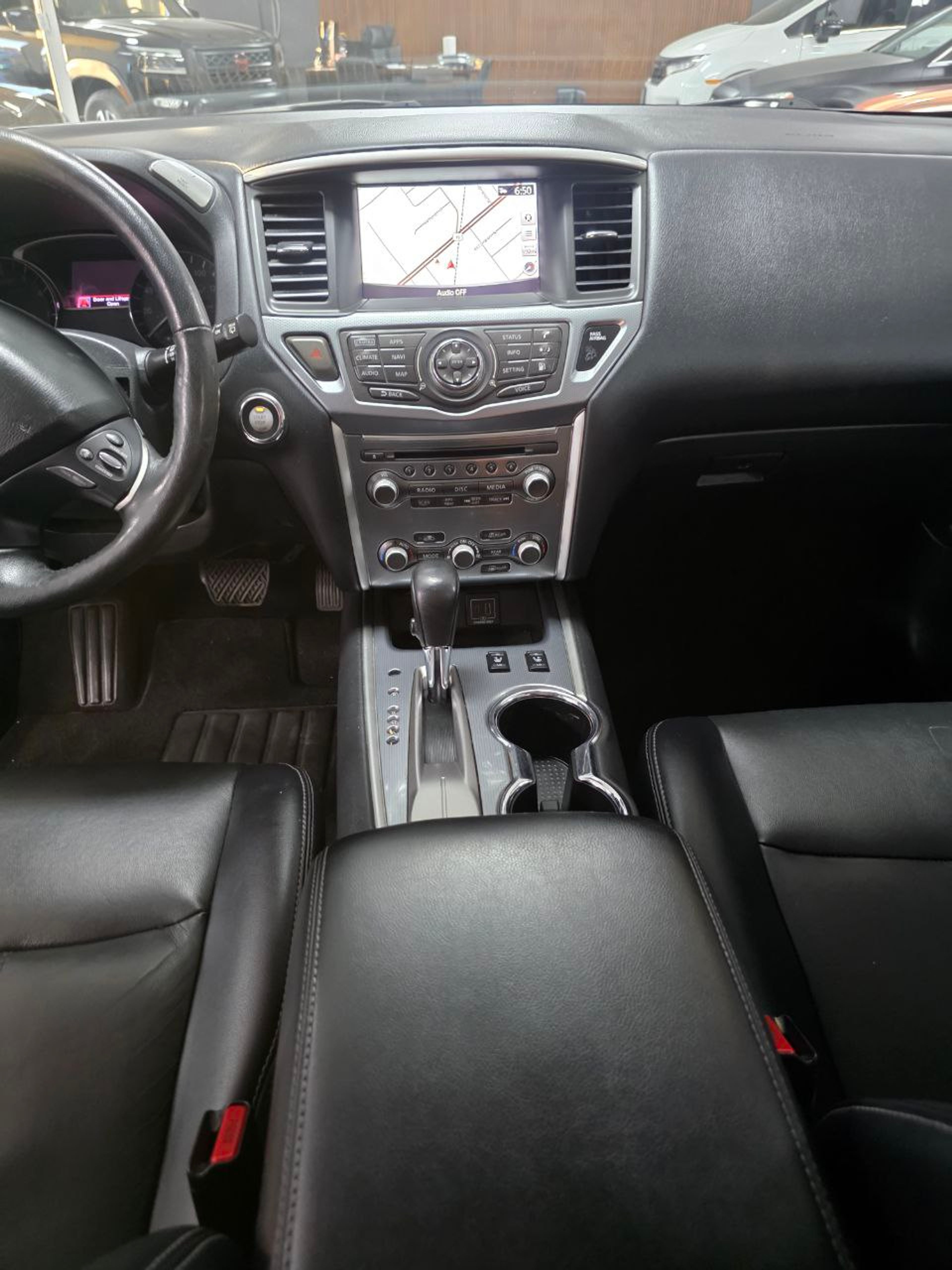 2020 Nissan Pathfinder Black - Photo 10 of 10