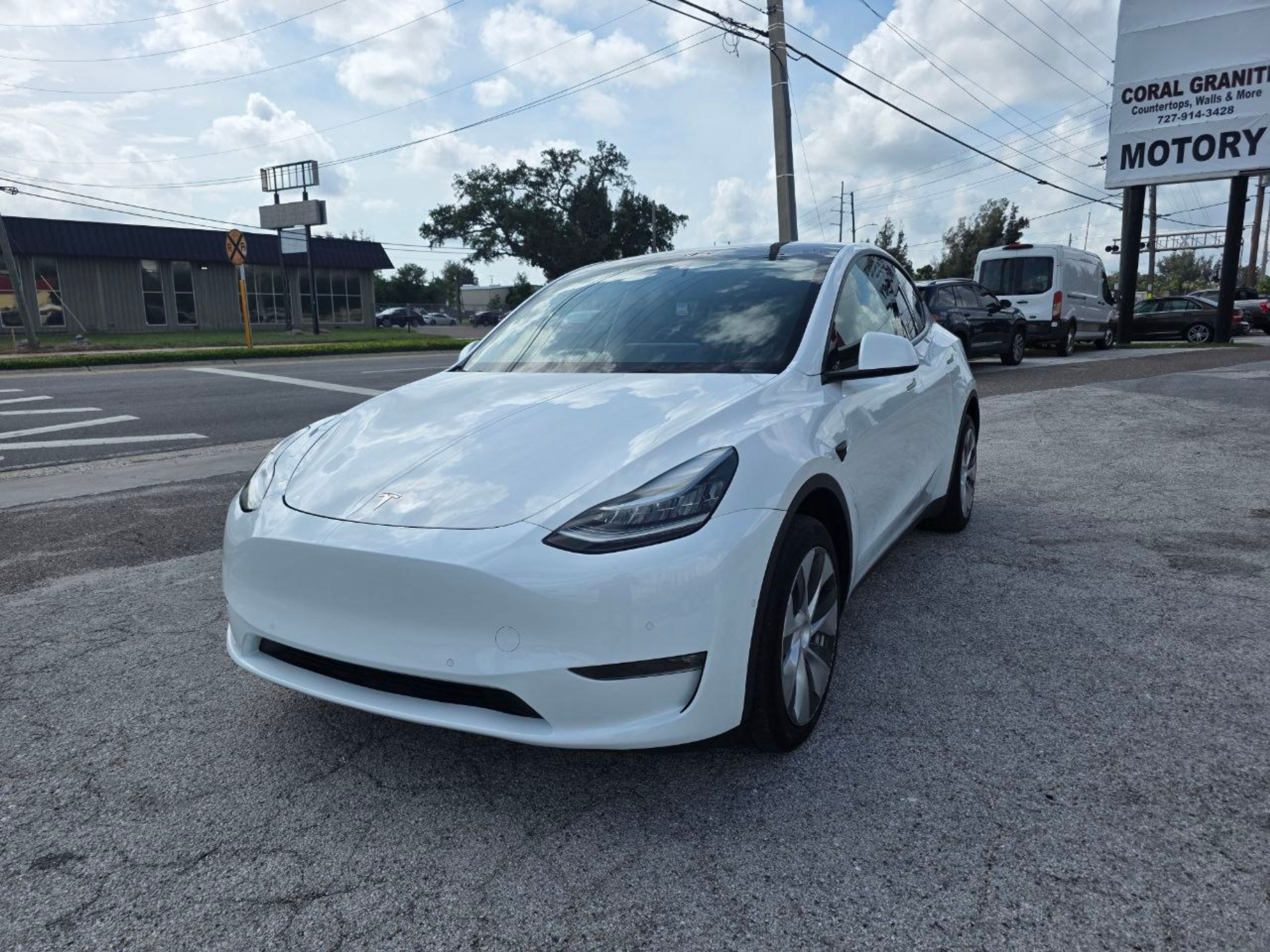 2022 Tesla Model Y White - Photo 1 of 10