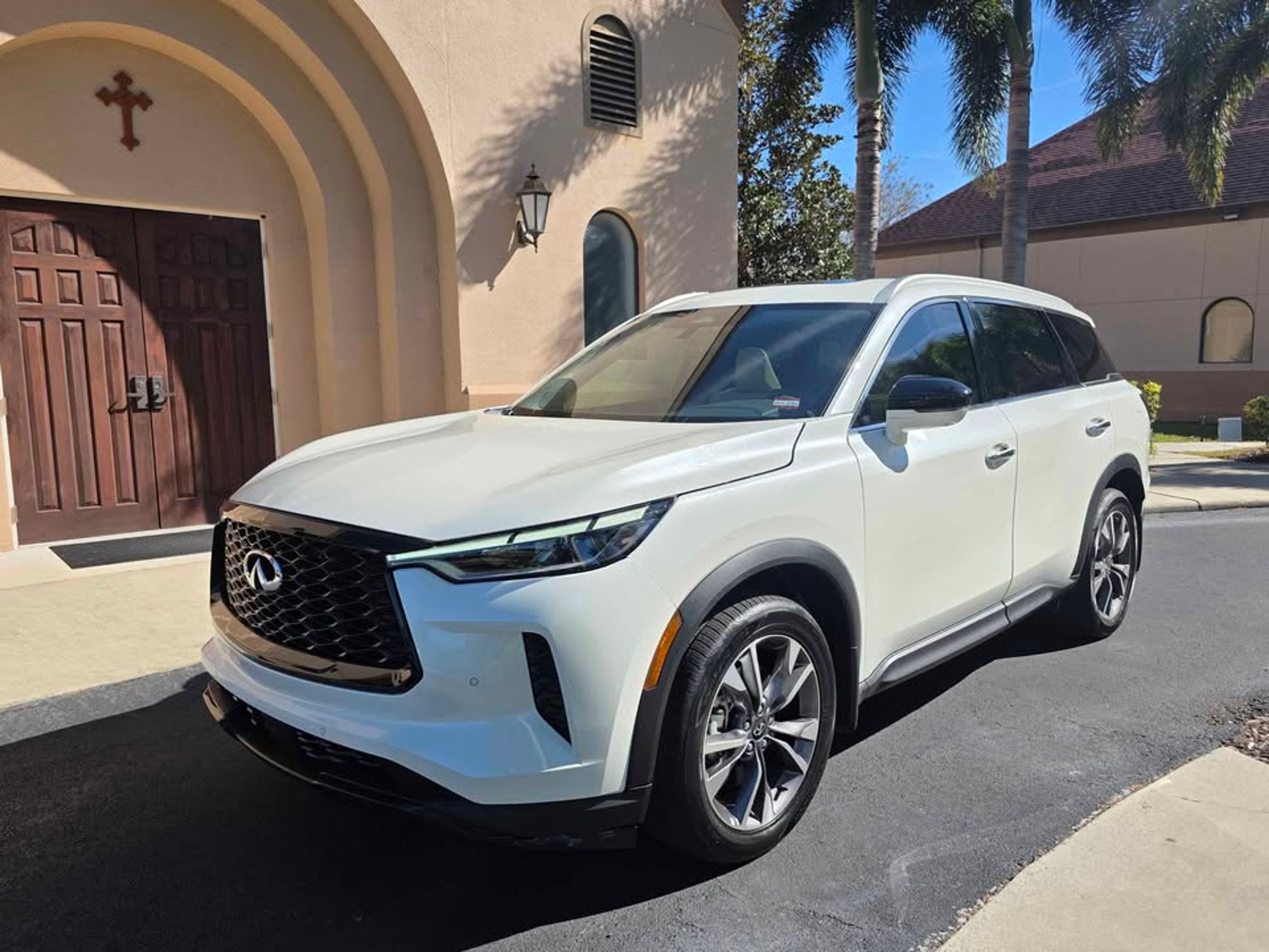 2025 INFINITI QX60 White - Photo 5 of 9