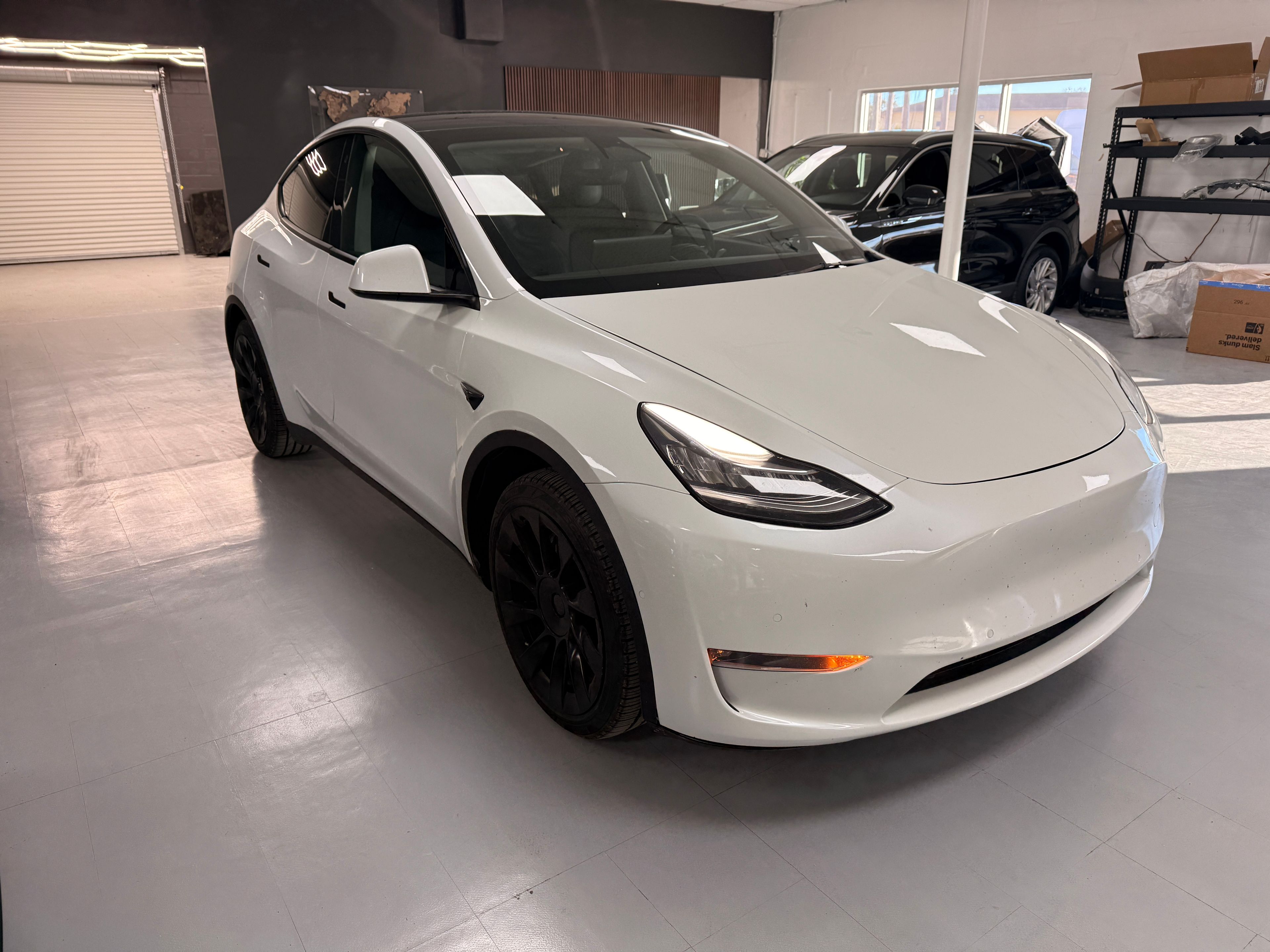 2022 Tesla Model Y White - Photo 1 of 8