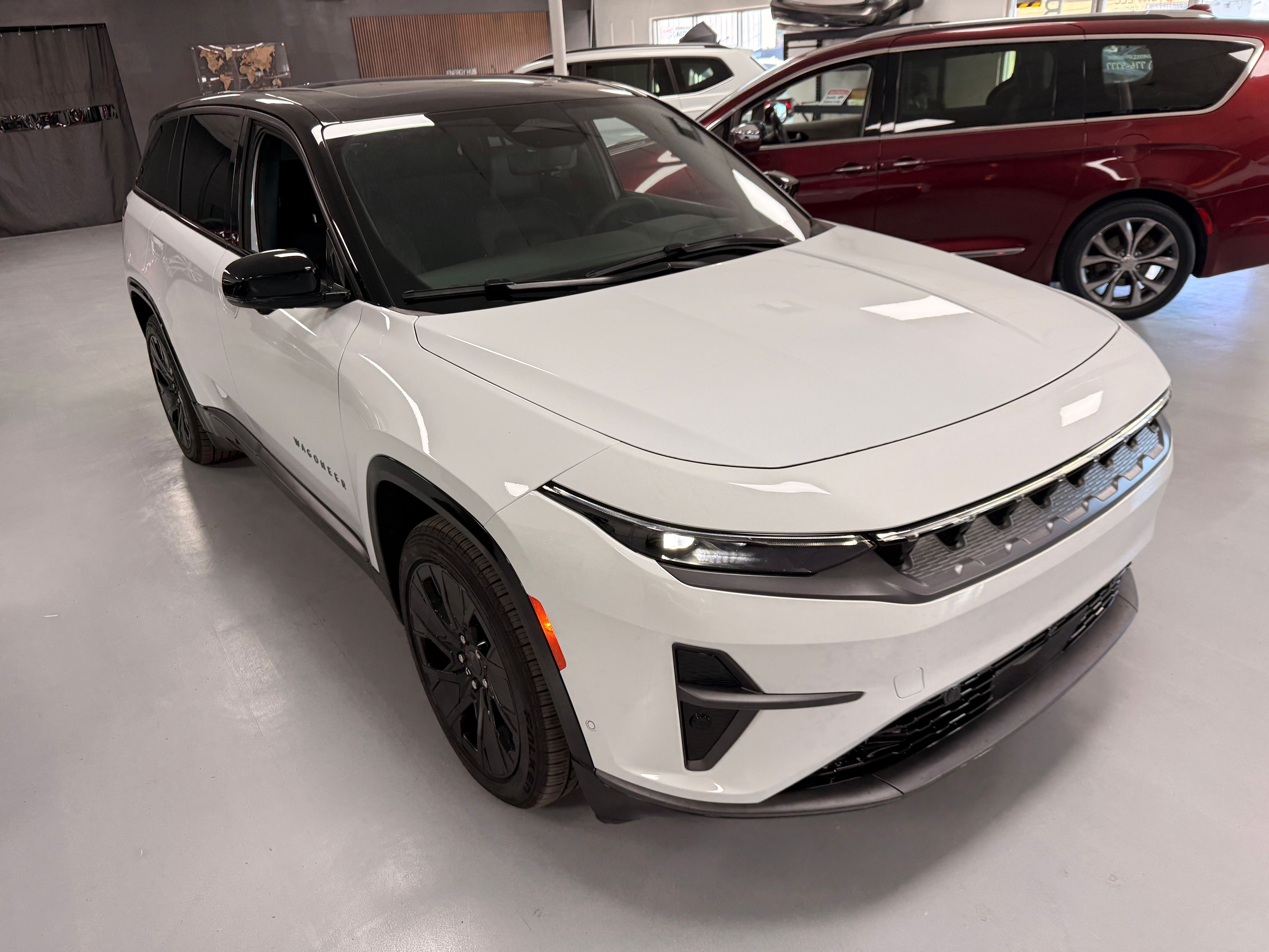 2025 Jeep Wagoneer S White - Photo 2 of 11