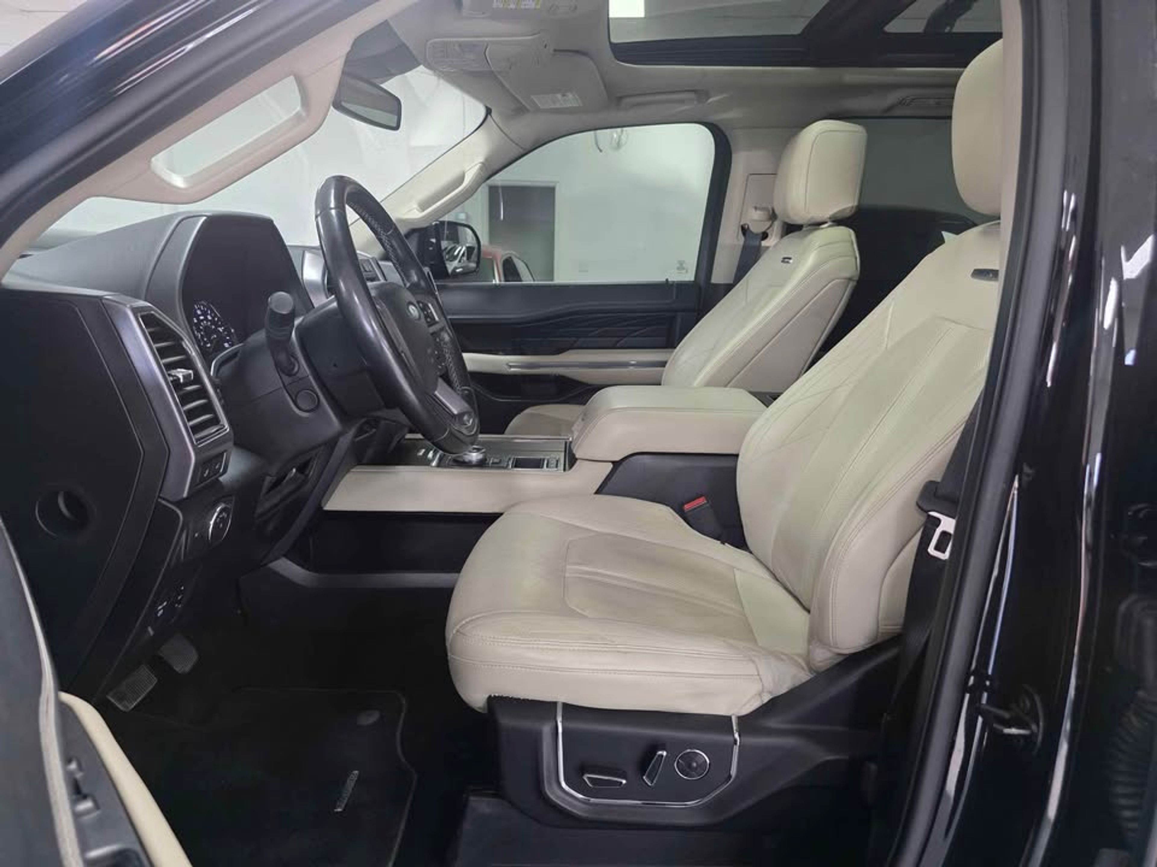 2019 Ford Expedition Black - Photo 5 of 8