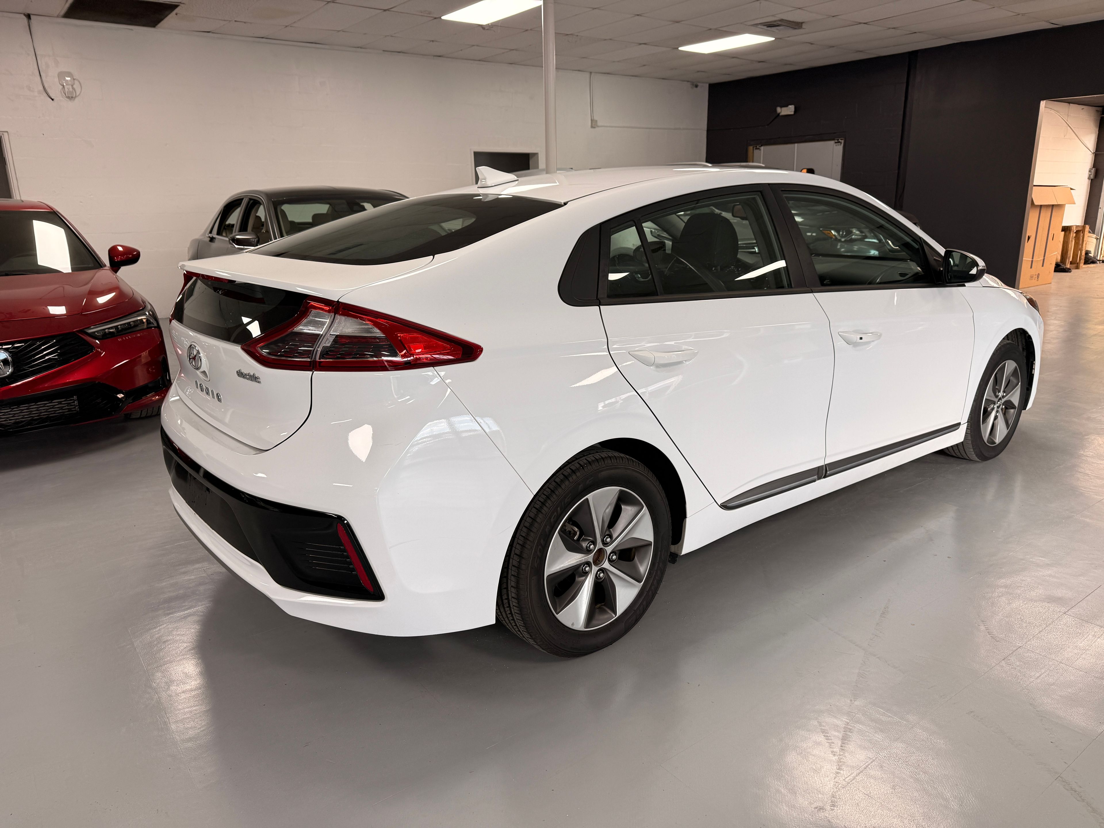 2019 Hyundai Ioniq White - Photo 4 of 7