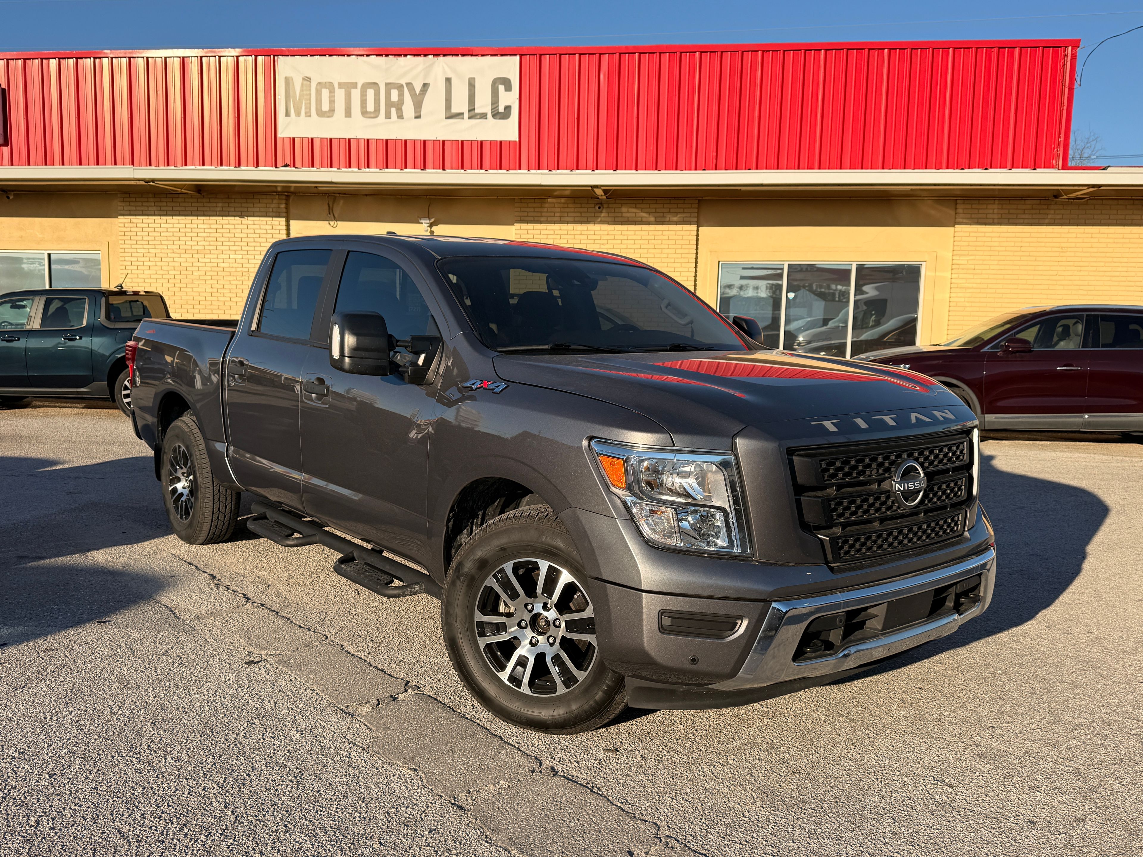 2023 Nissan Titan Gray - Photo 1 of 9
