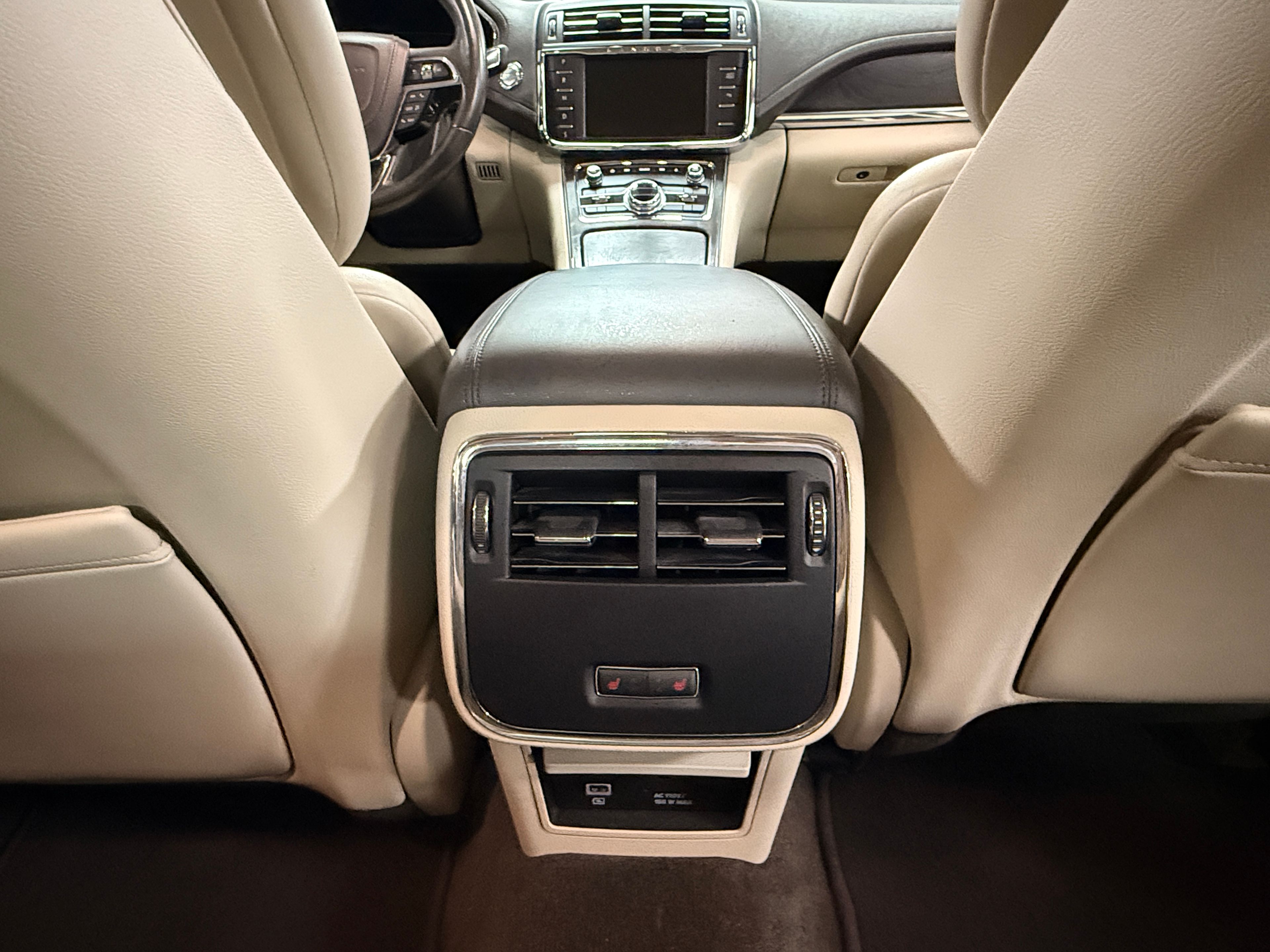2017 LINCOLN Continental Gray - Photo 7 of 10