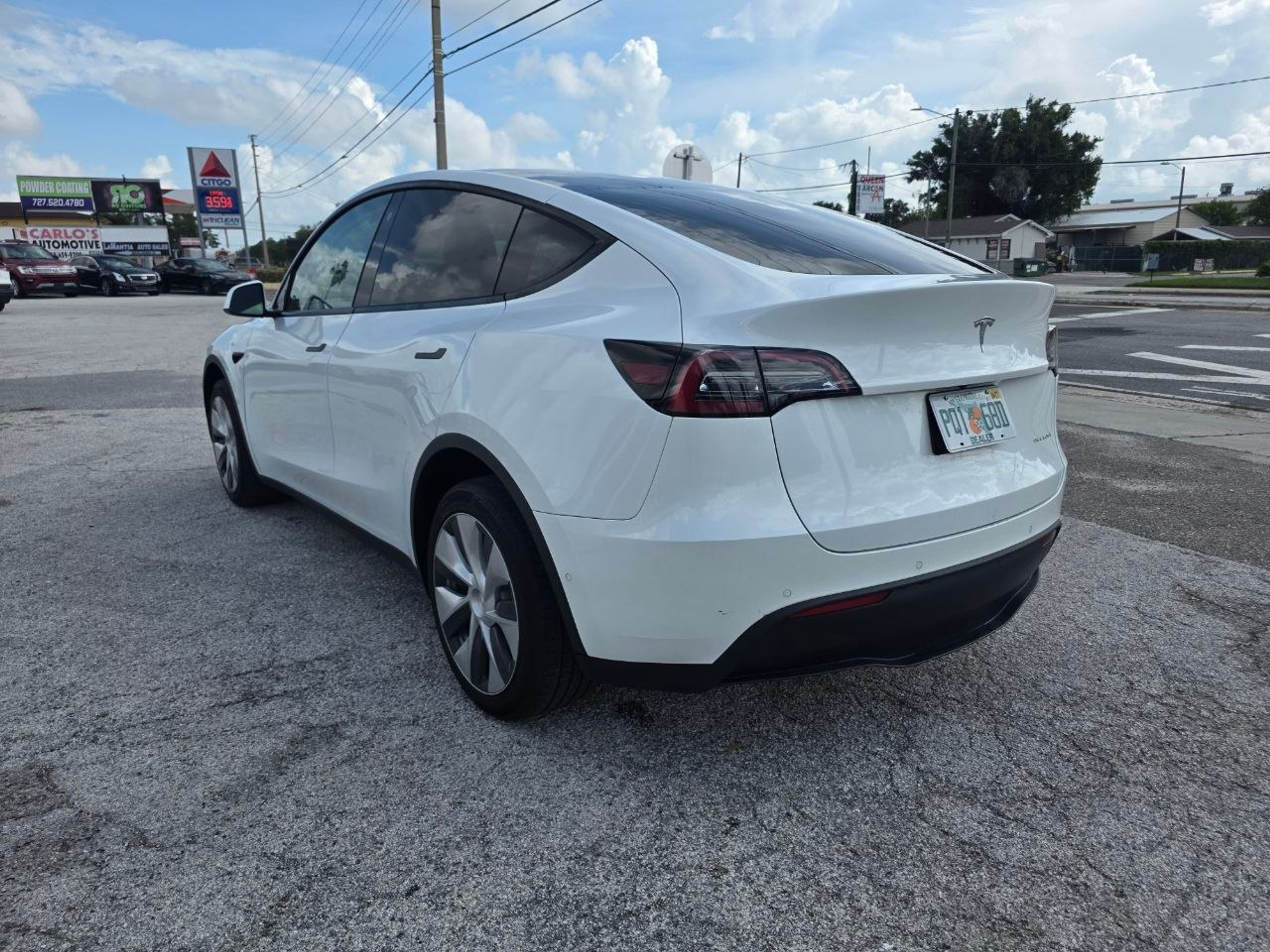 2022 Tesla Model Y White - Photo 5 of 10