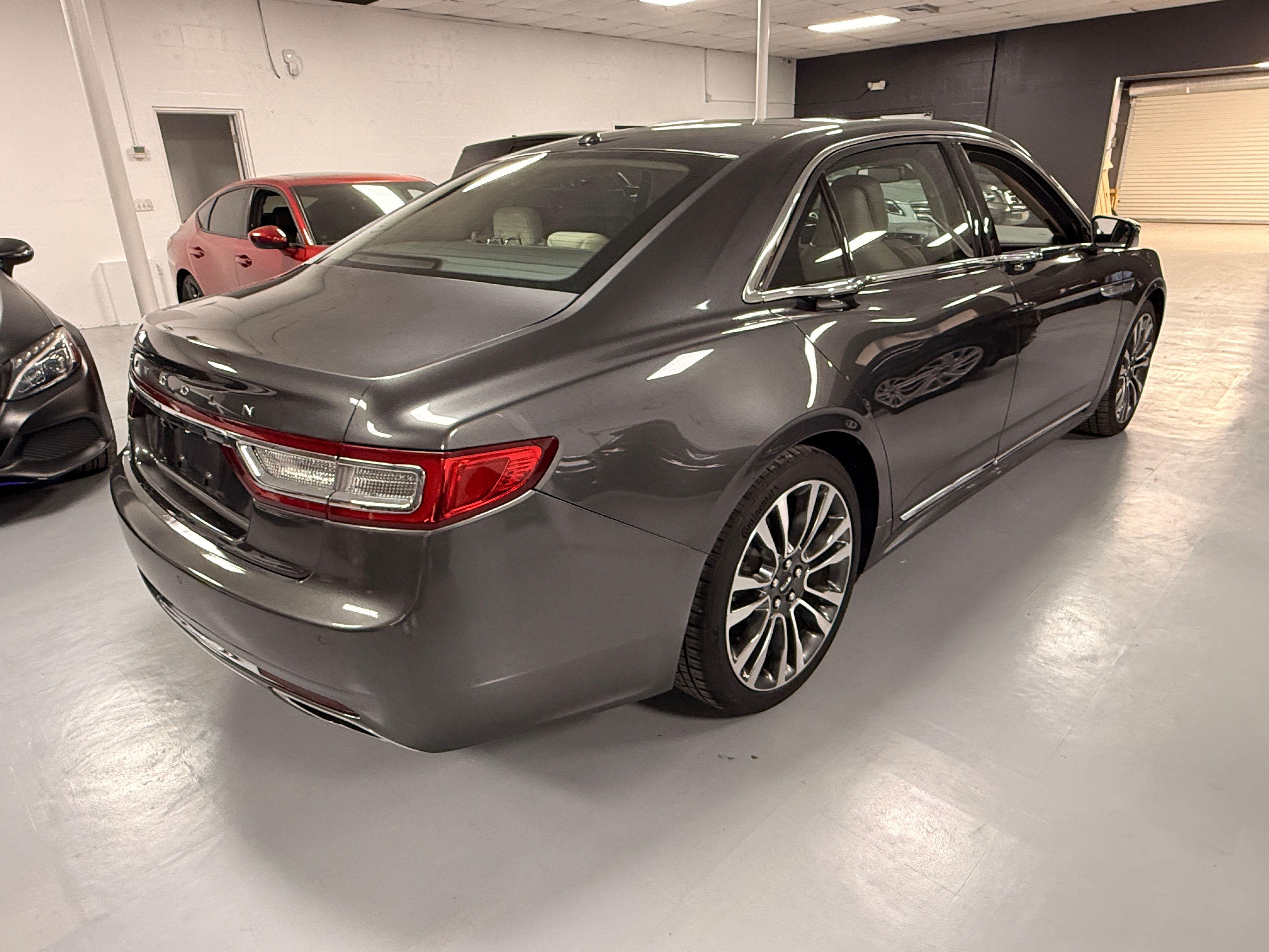 2017 LINCOLN Continental Gray - Photo 4 of 10