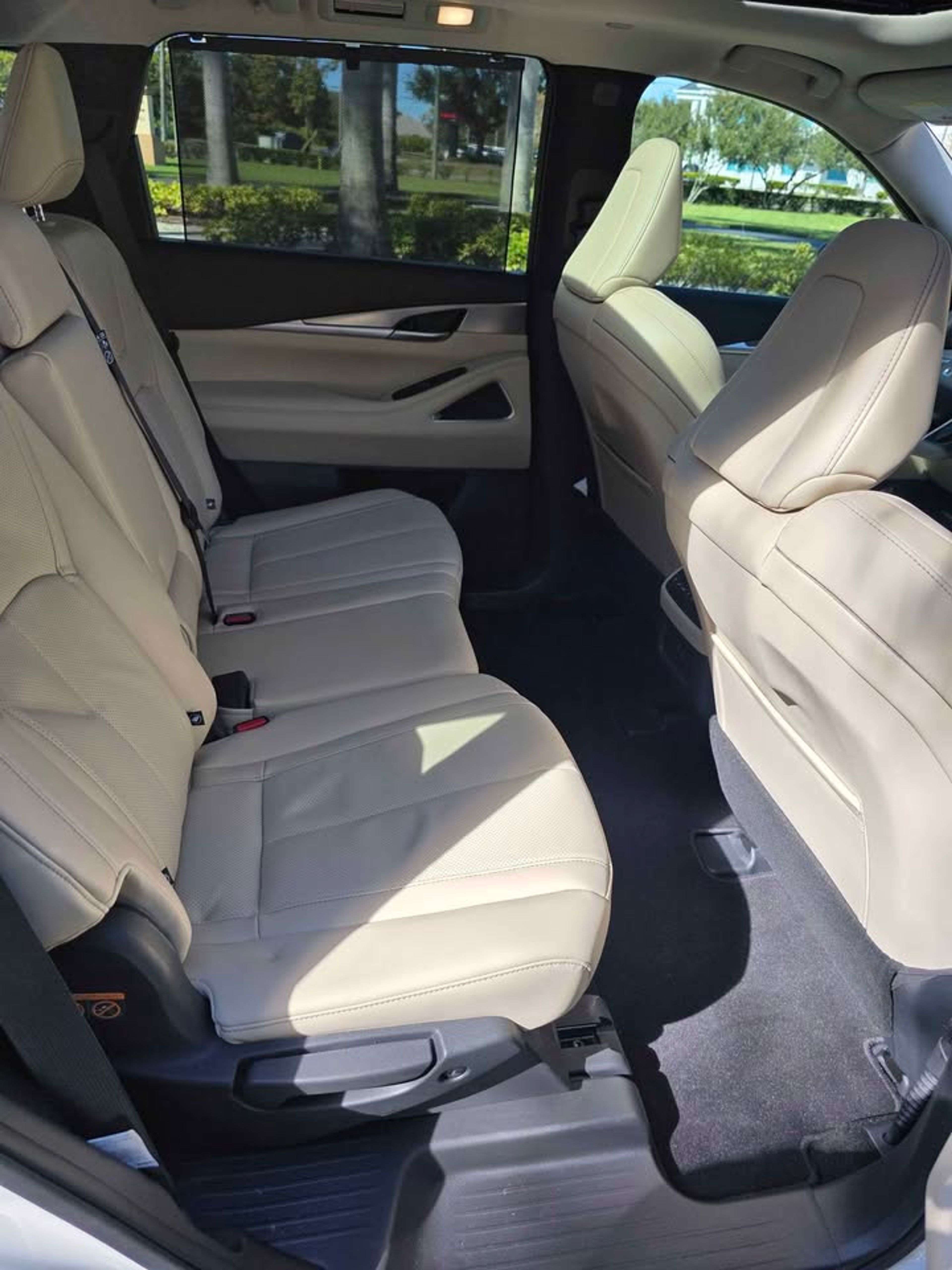 2025 INFINITI QX60 White - Photo 3 of 9