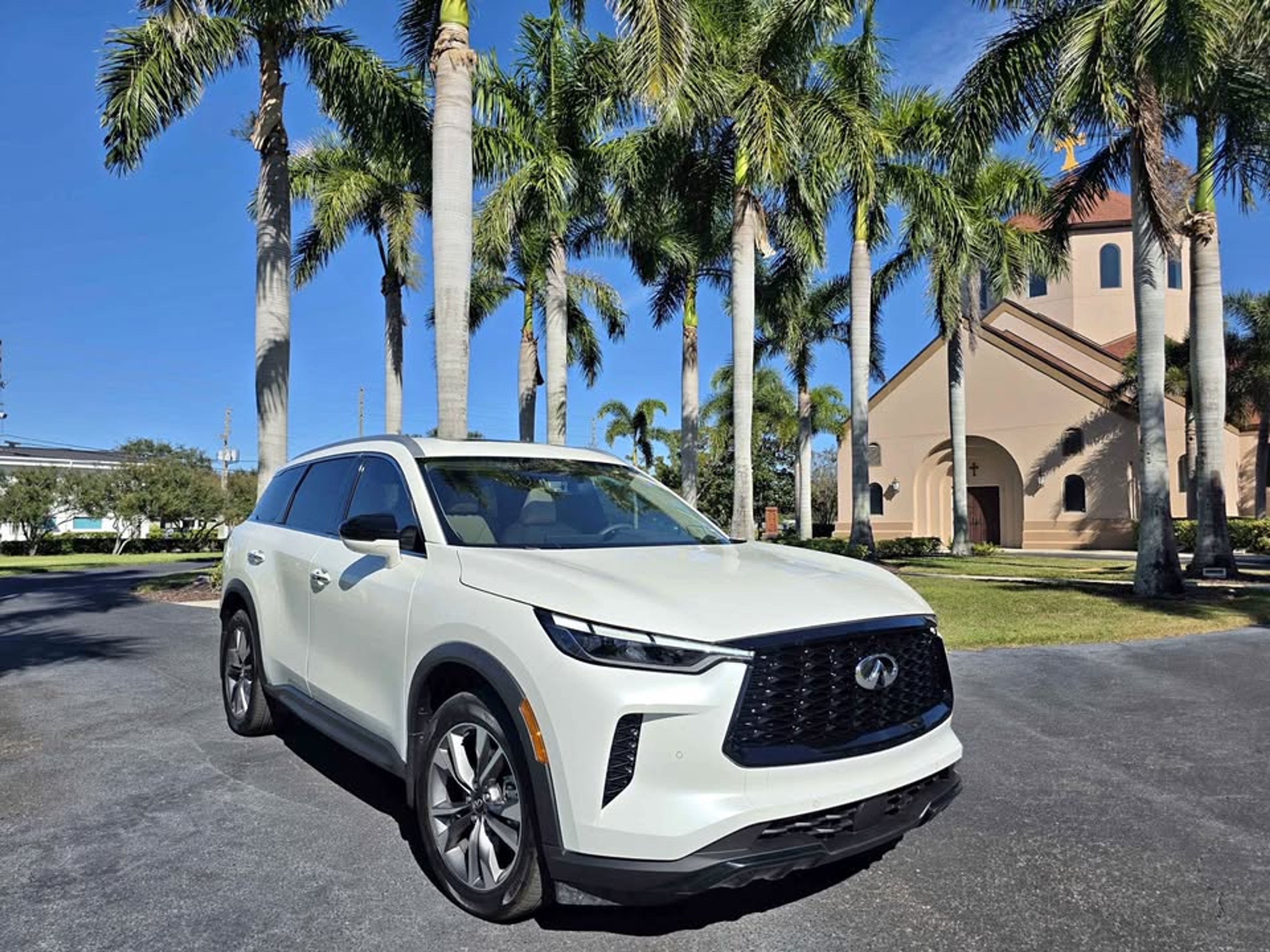 2025 INFINITI QX60 White - Photo 1 of 9