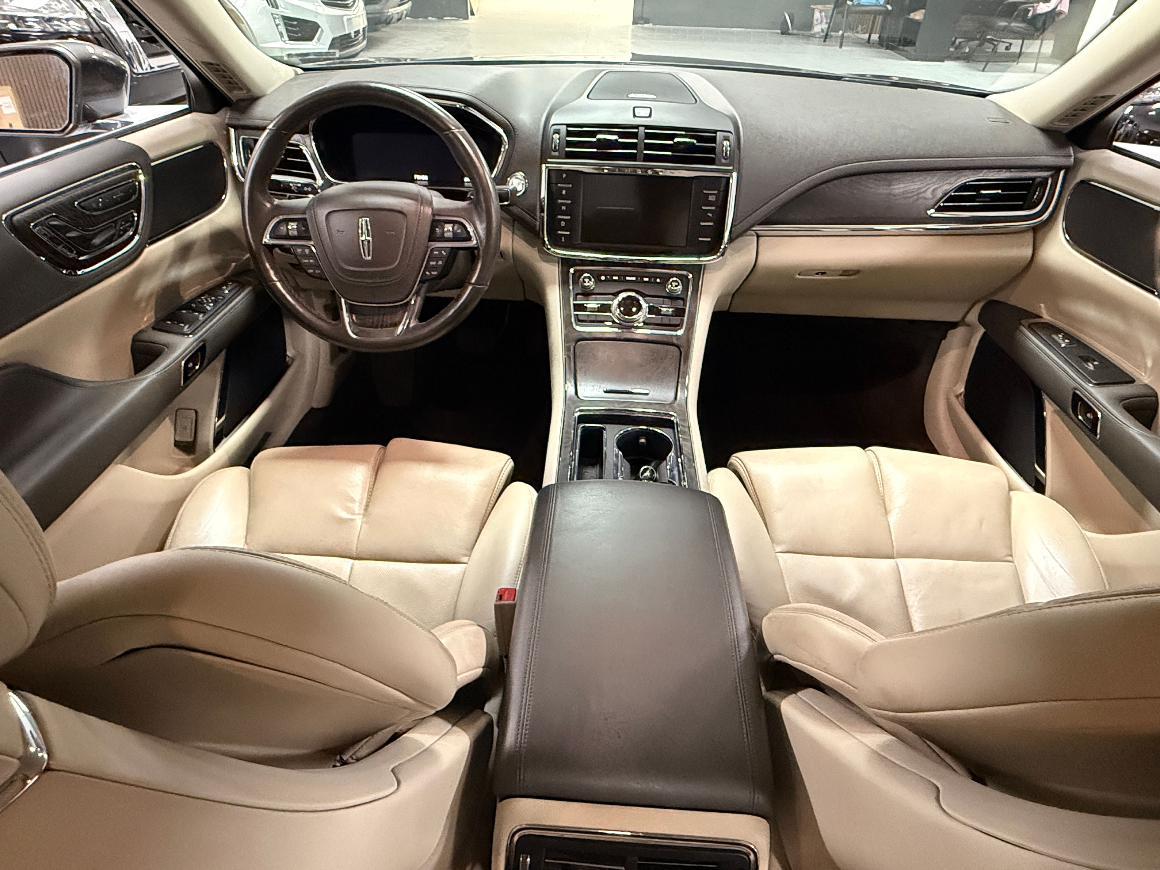 2017 LINCOLN Continental Gray - Photo 6 of 10