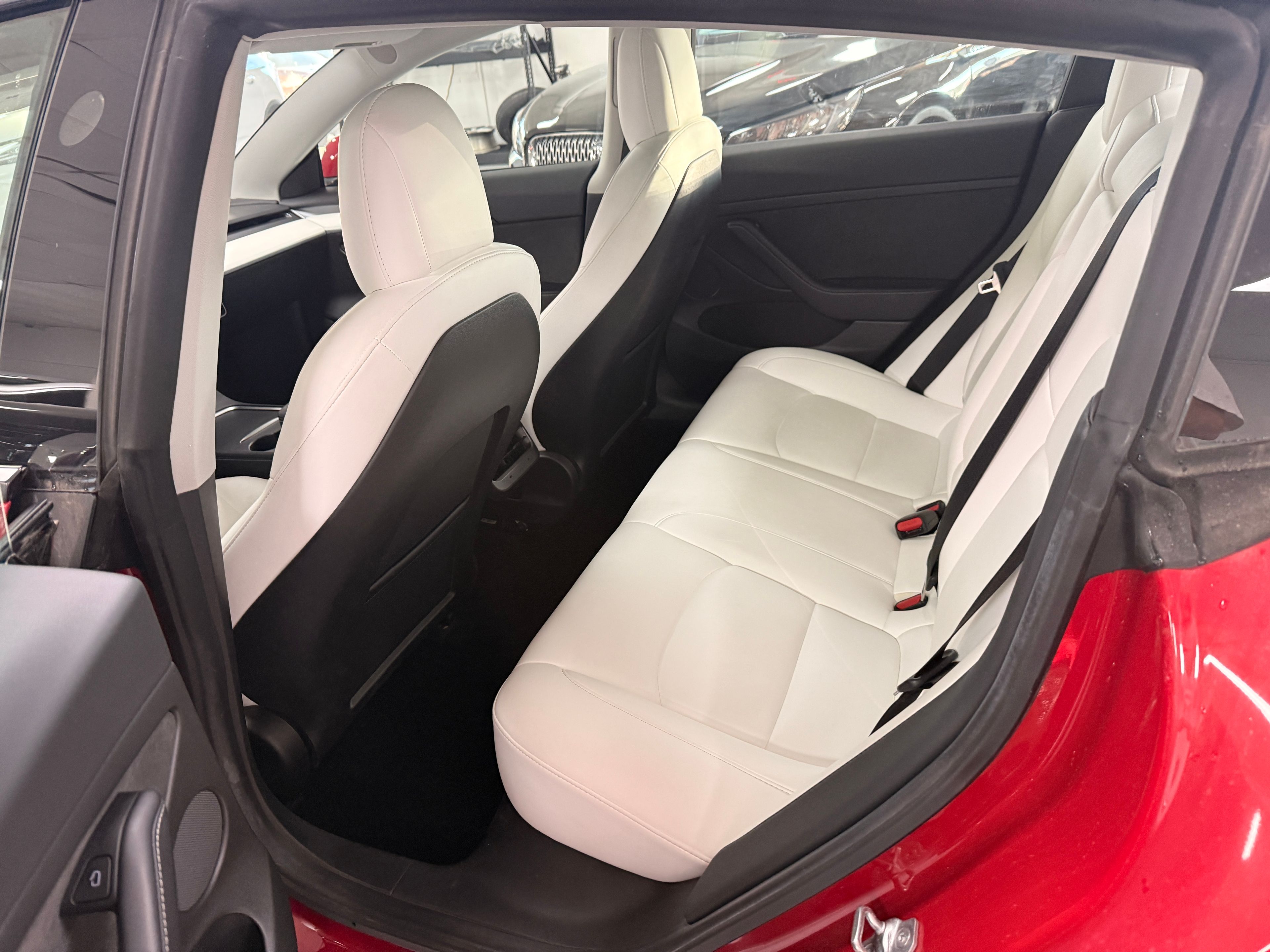 2022 Tesla Model 3 Red - Photo 5 of 8