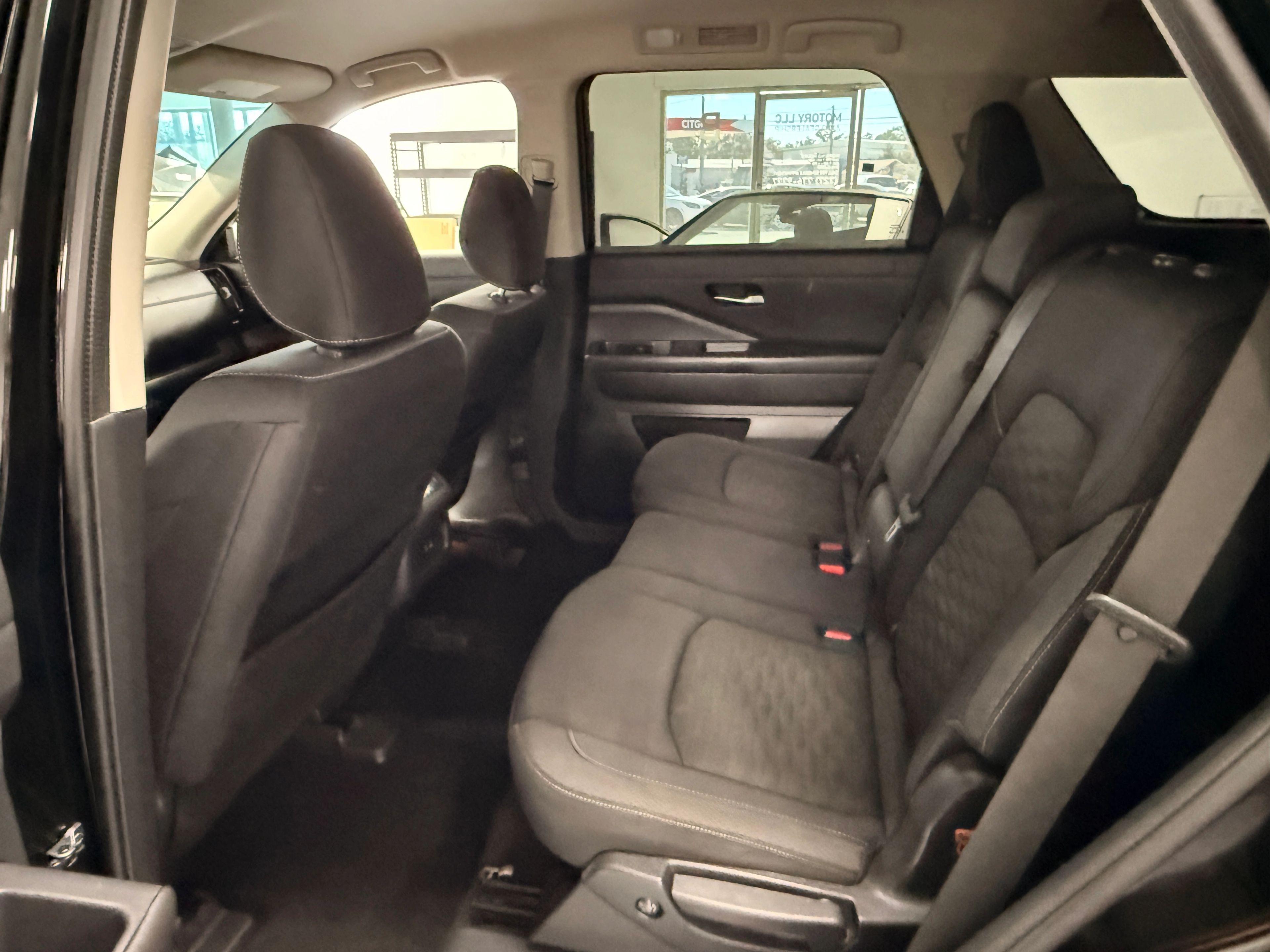 2022 Nissan Pathfinder Black - Photo 6 of 8