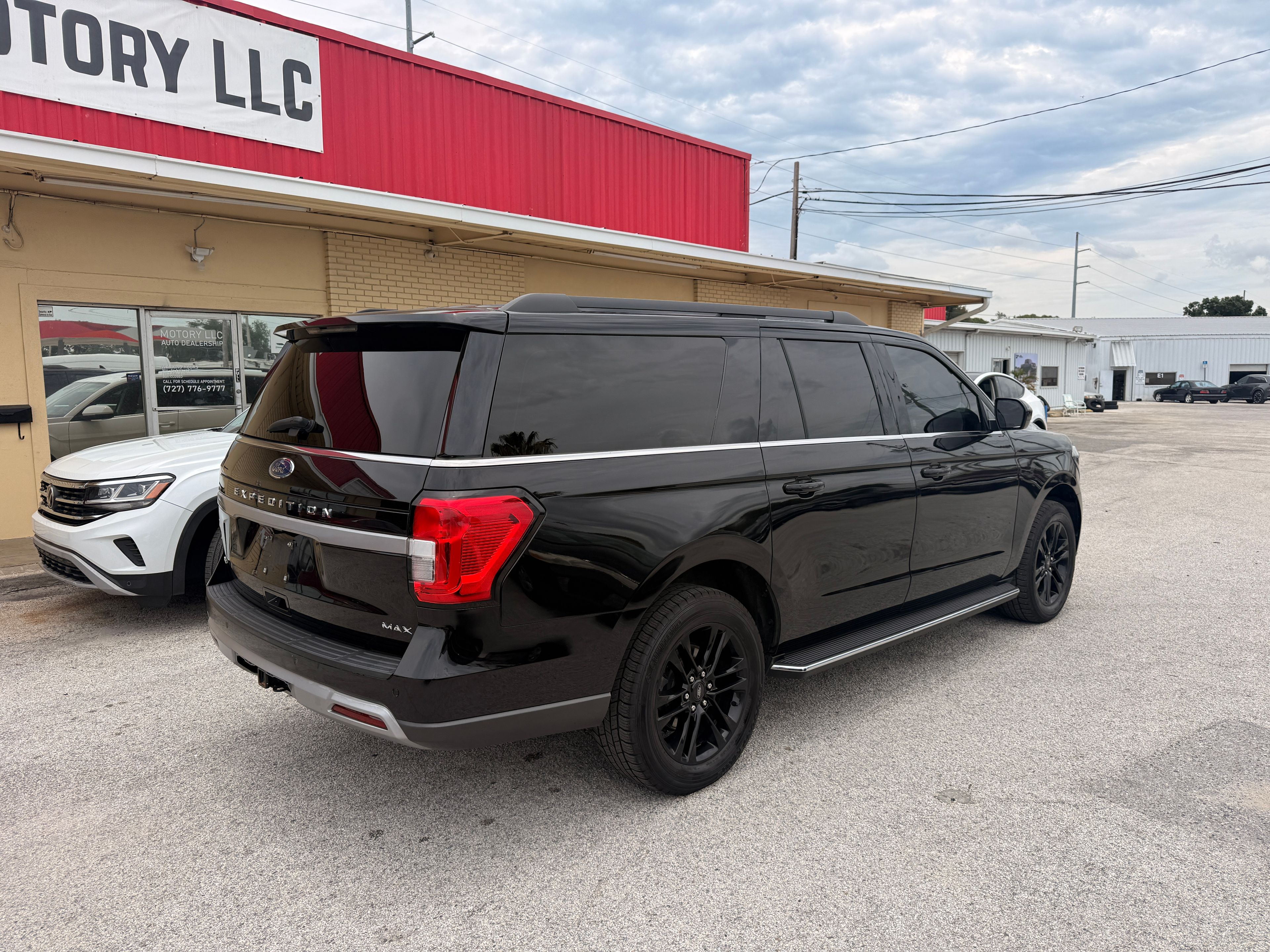 2022 Ford Expedition MAX Black - Photo 3 of 9