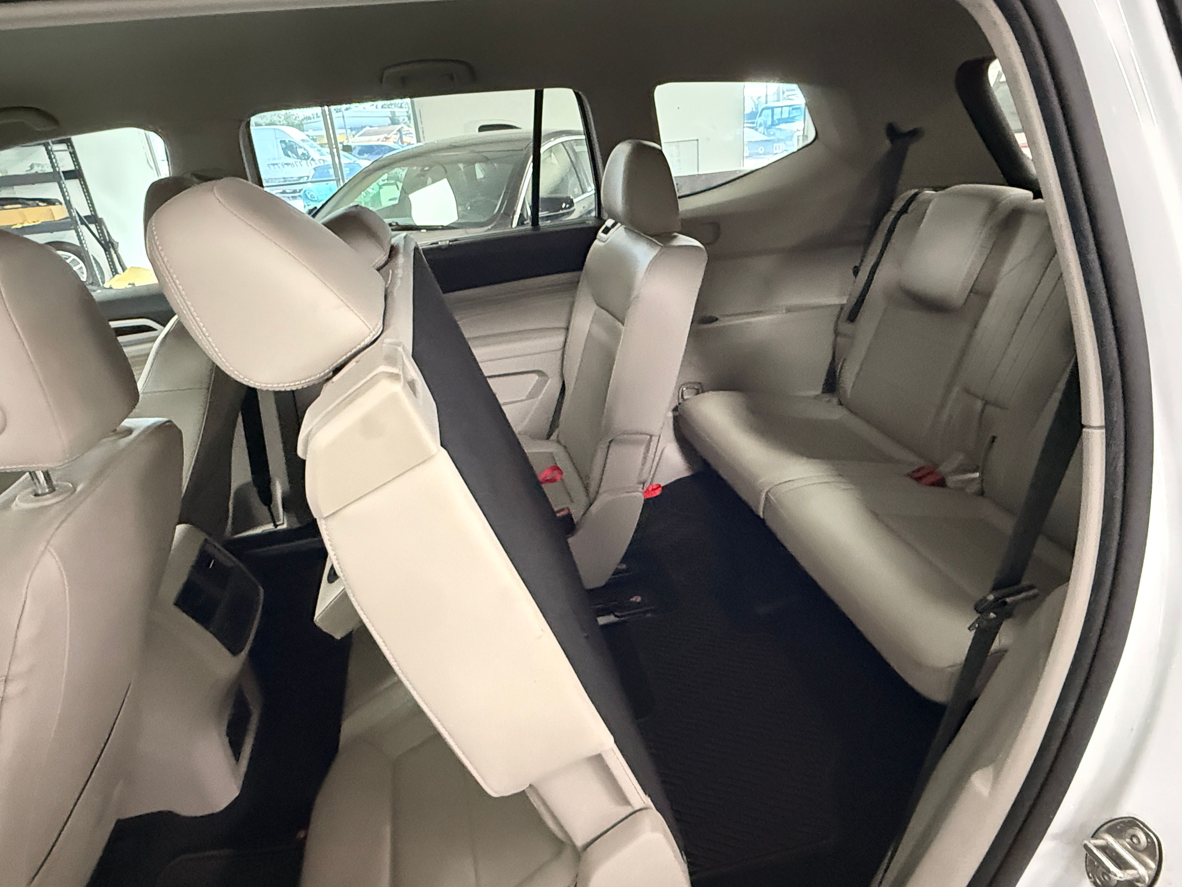 2021 Volkswagen Atlas White - Photo 6 of 9