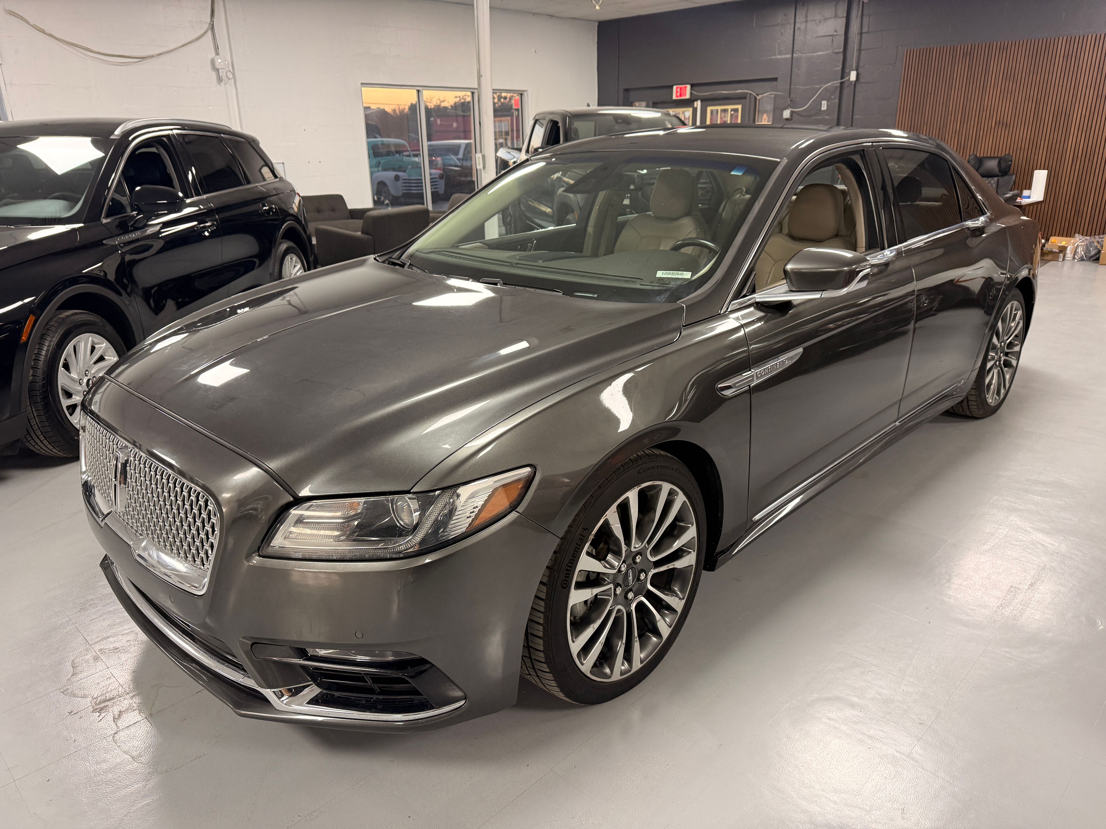 2017 LINCOLN Continental Gray - Photo 2 of 10