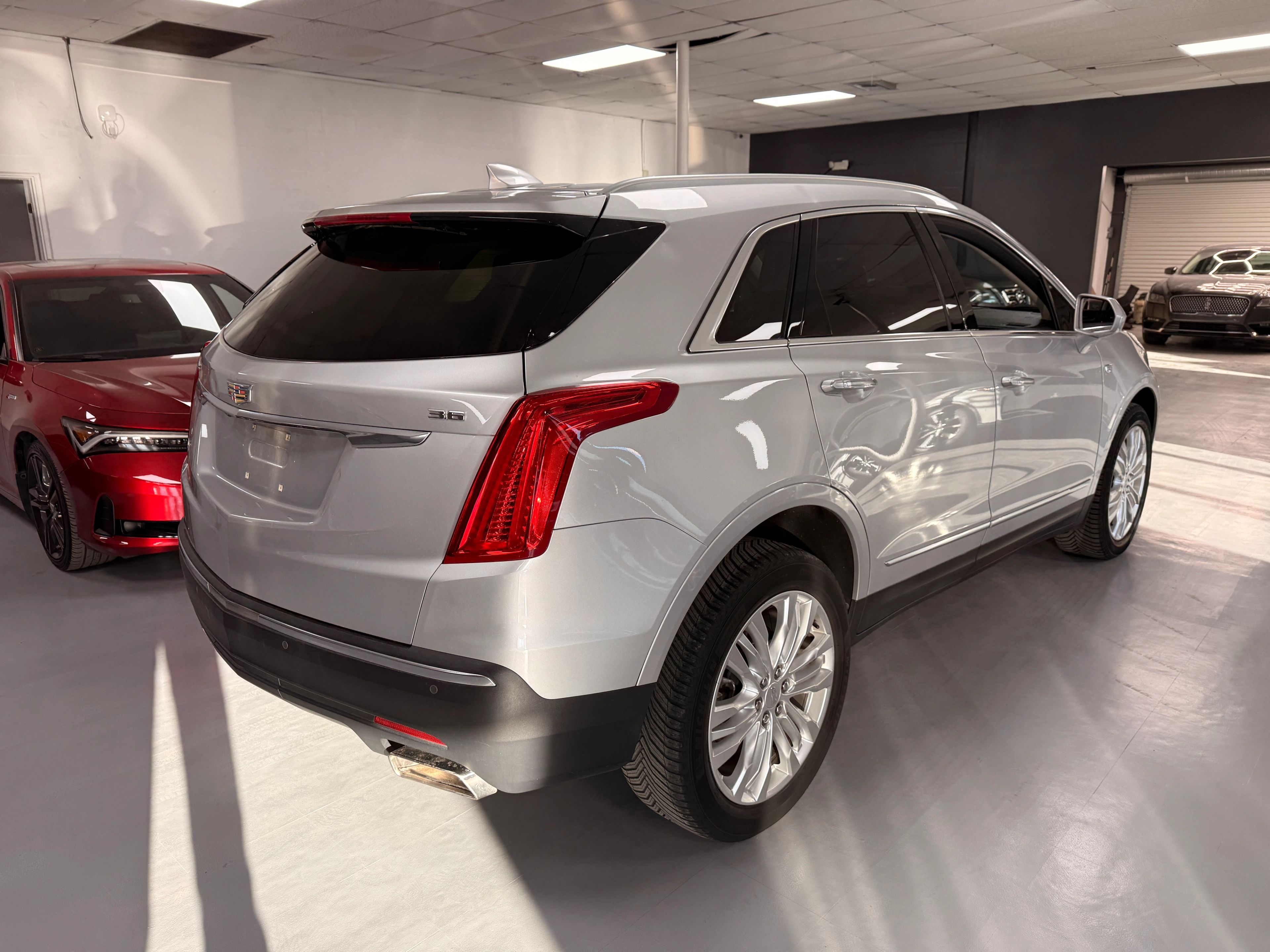 2018 CADILLAC XT5 Black - Photo 4 of 9