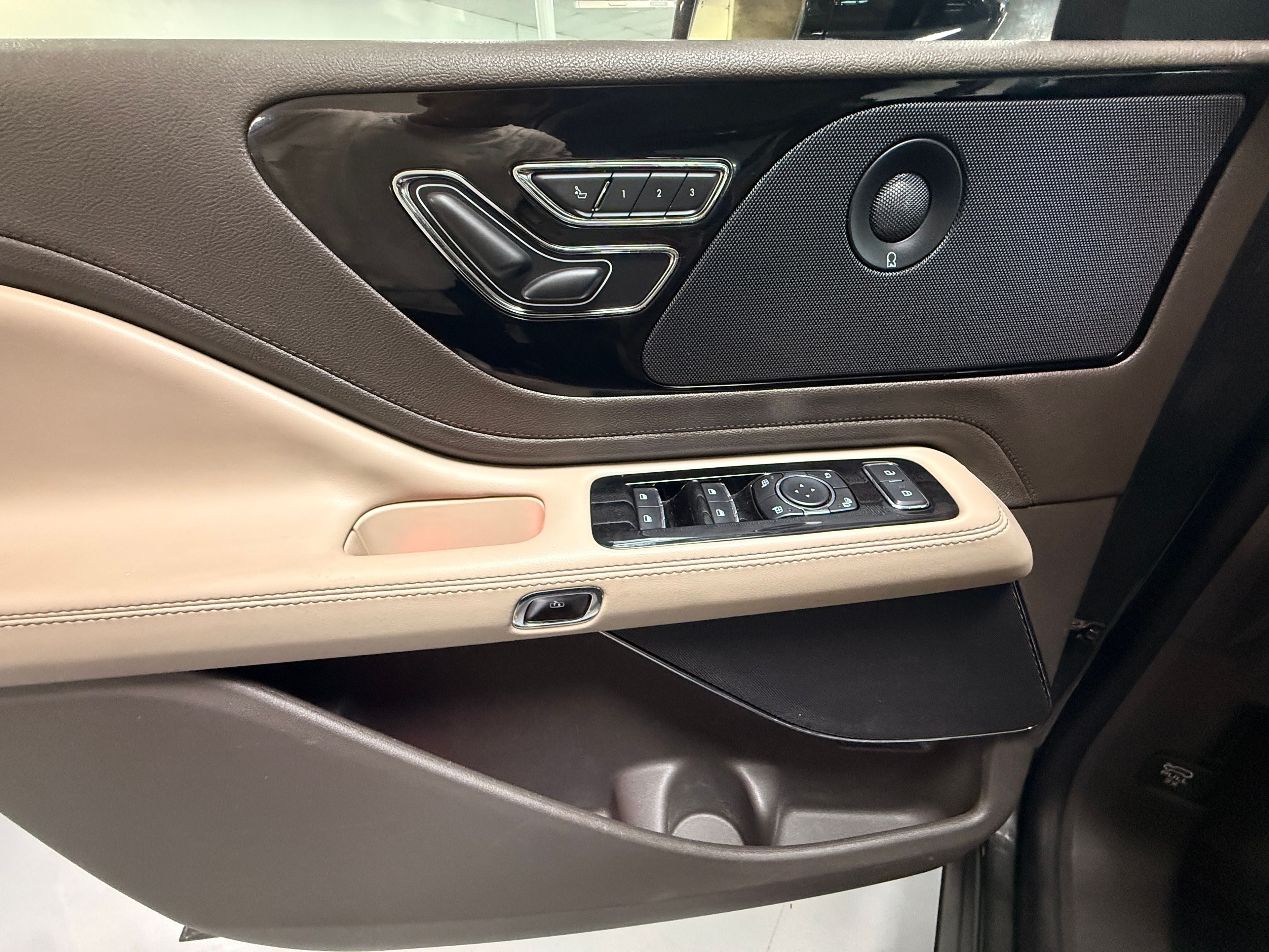 2023 LINCOLN Aviator Green - Photo 11 of 13