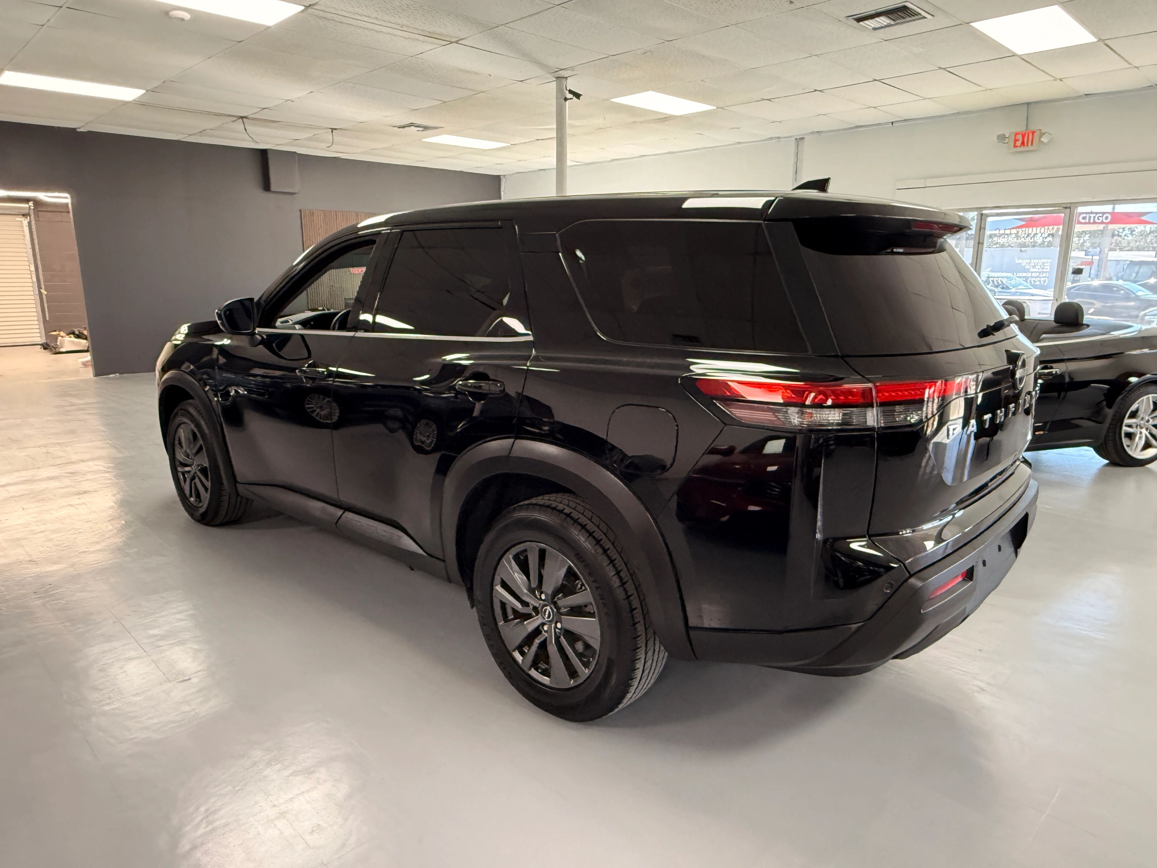 2022 Nissan Pathfinder Black - Photo 3 of 8