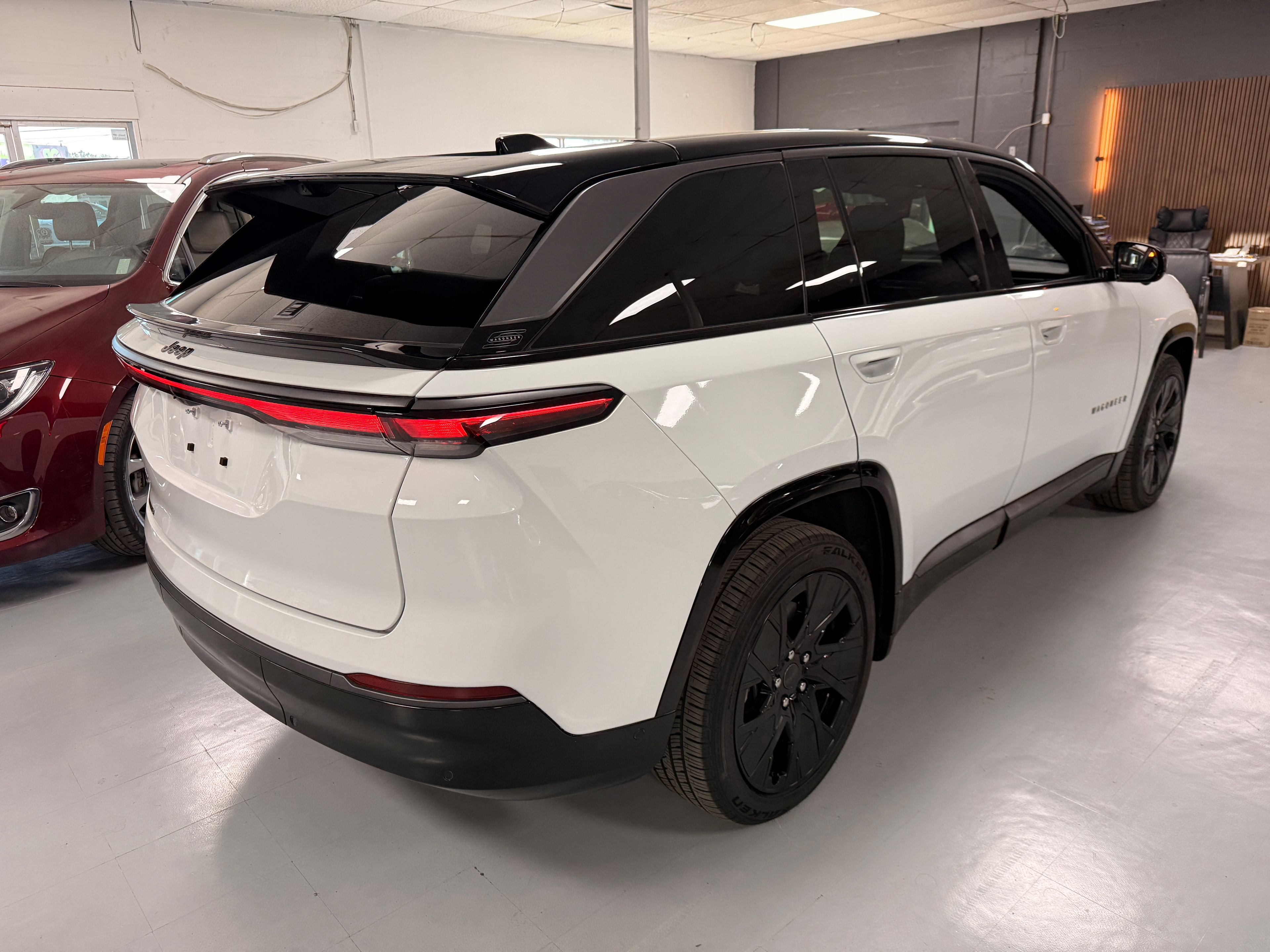 2025 Jeep Wagoneer S White - Photo 3 of 11