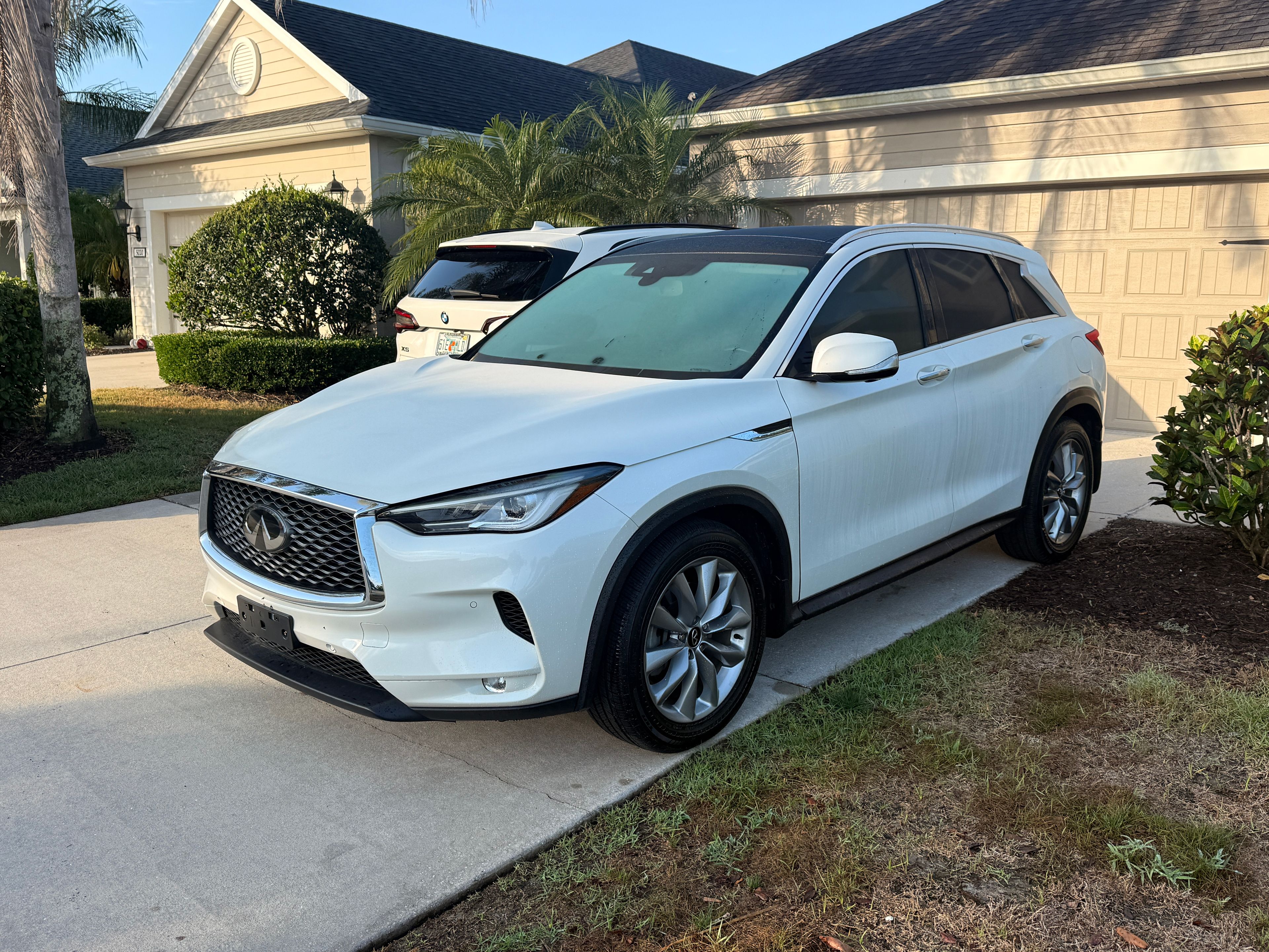 2022 INFINITI QX50 Black - Photo 2 of 10
