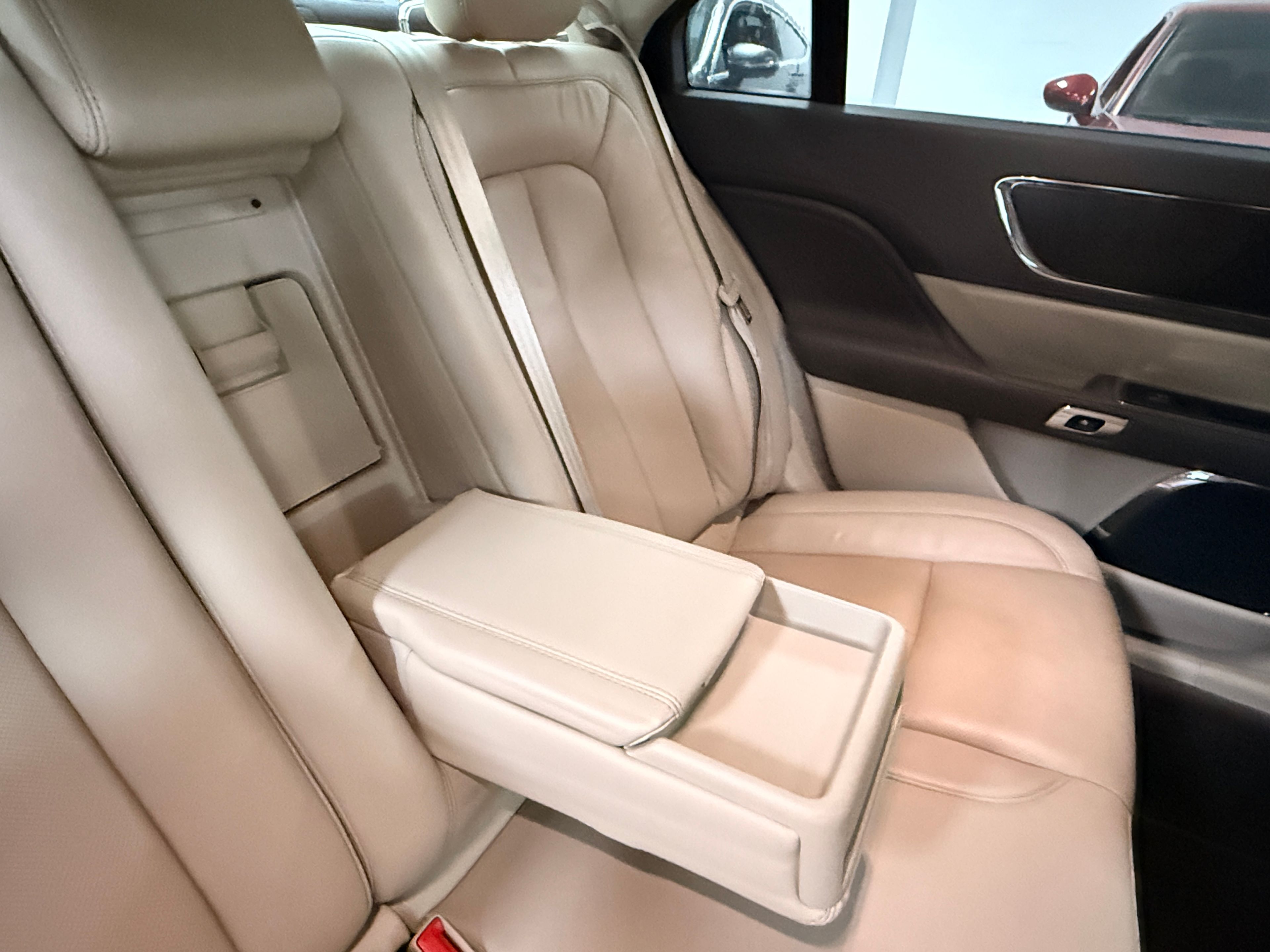 2017 LINCOLN Continental Gray - Photo 8 of 10