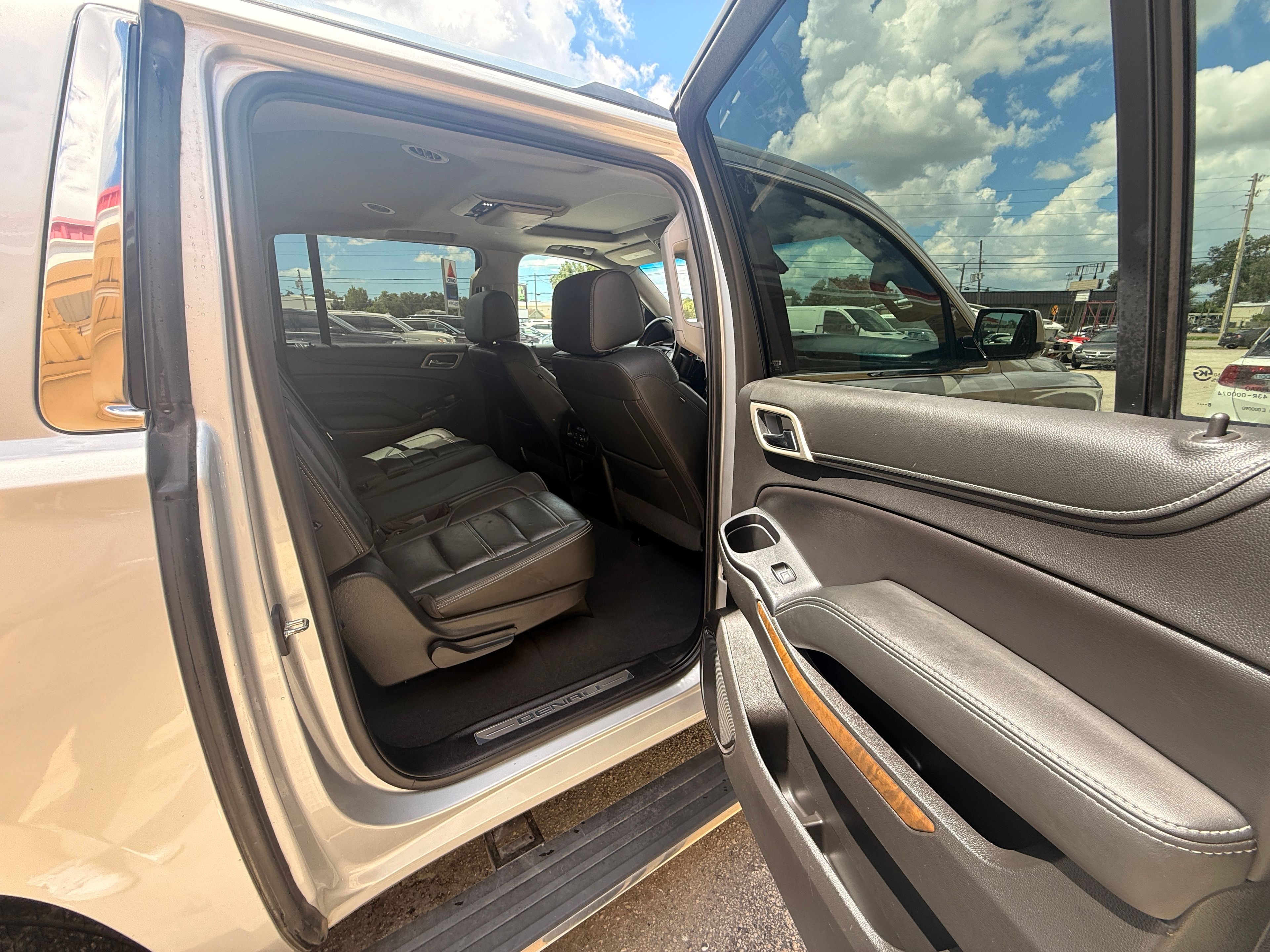 2019 GMC Yukon XL - Photo 6 of 8