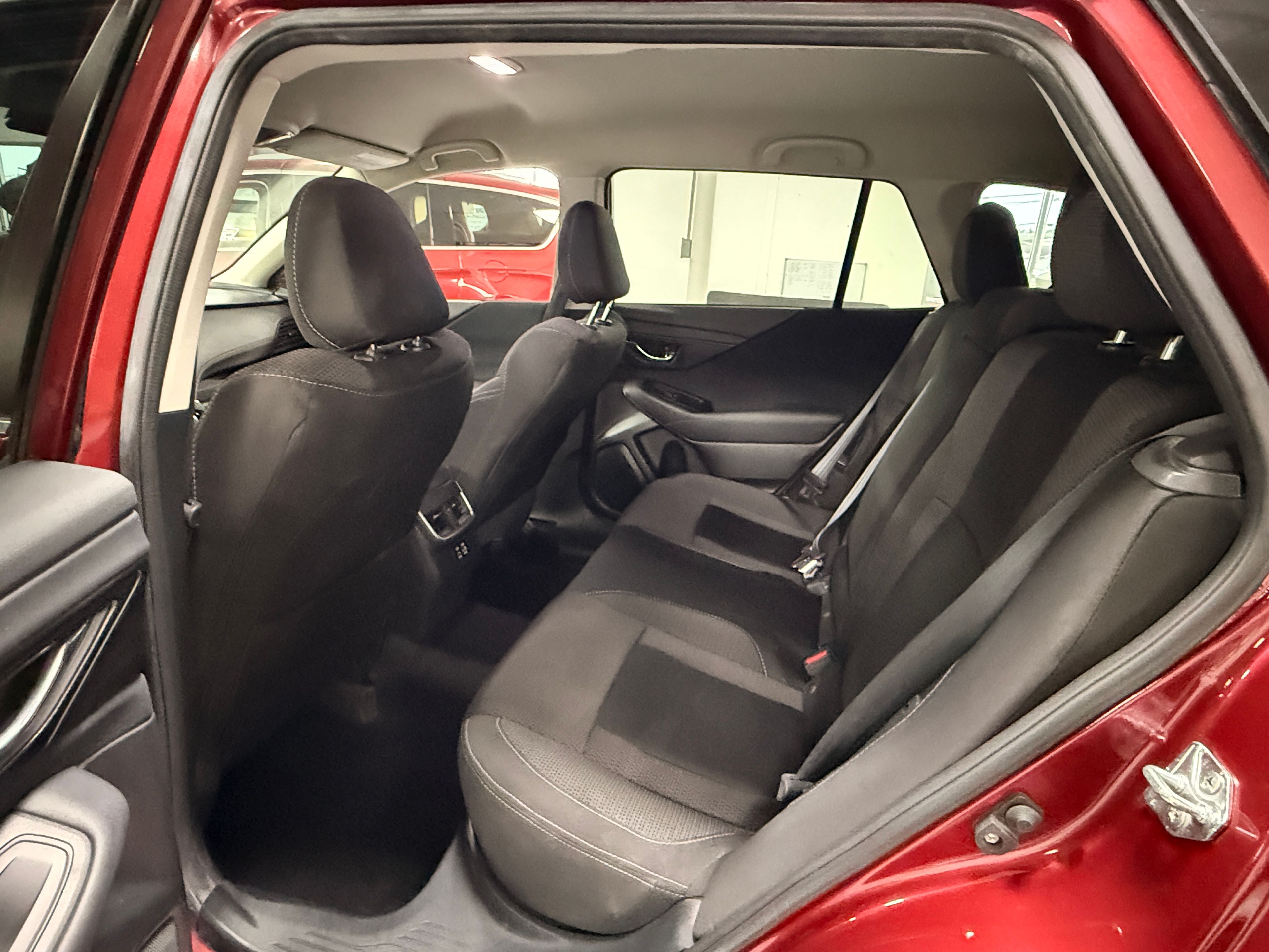 2025 Subaru Outback Black - Photo 5 of 8