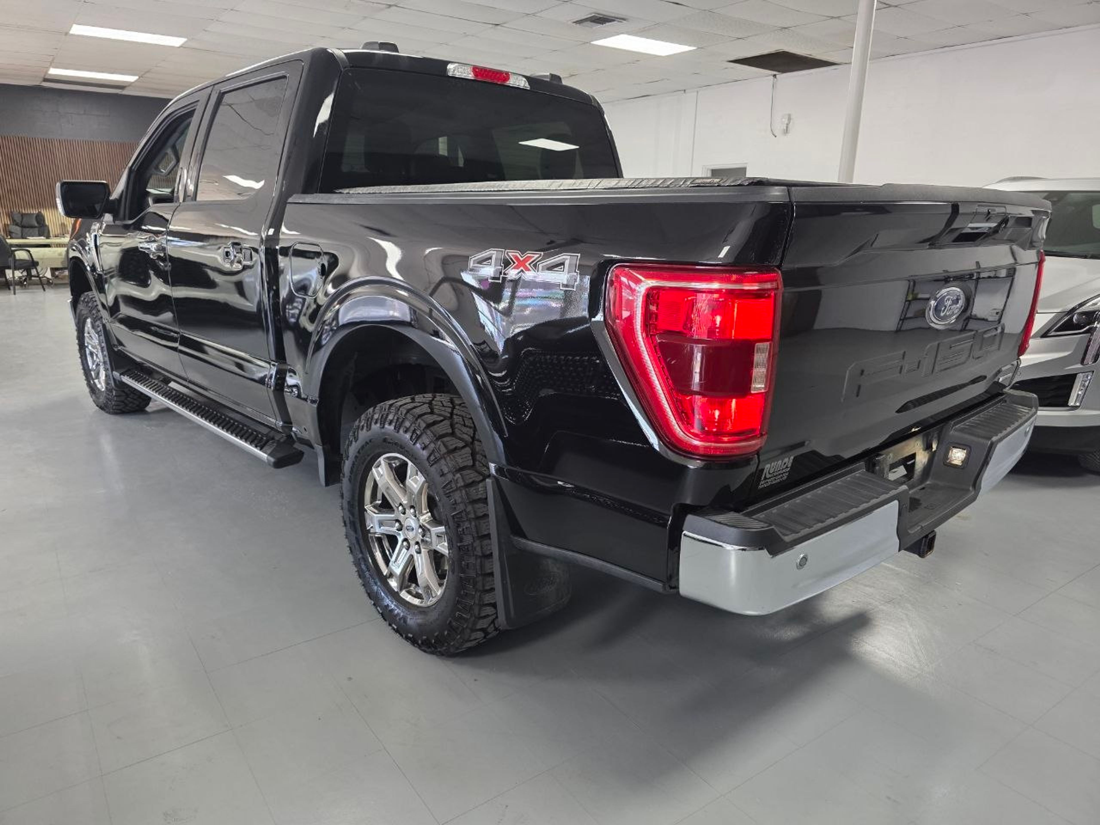 2021 Ford F-150 Black - Photo 4 of 8