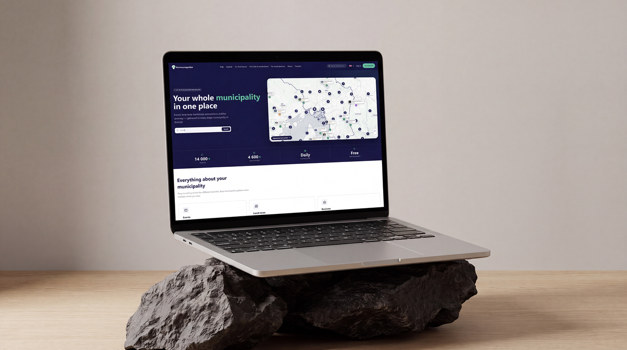 Kommuneguiden — forsiden med kart på laptop
