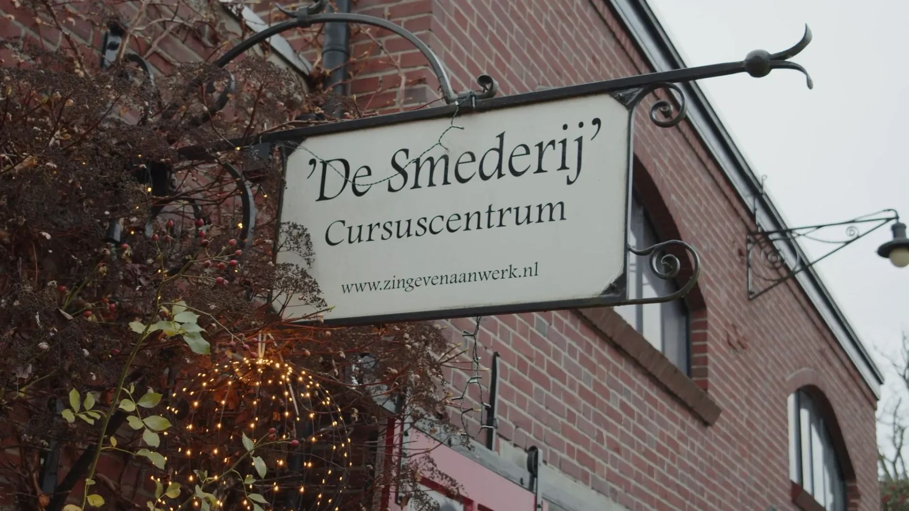 Beeld uit de film: gesprek in de eigen ruimte
