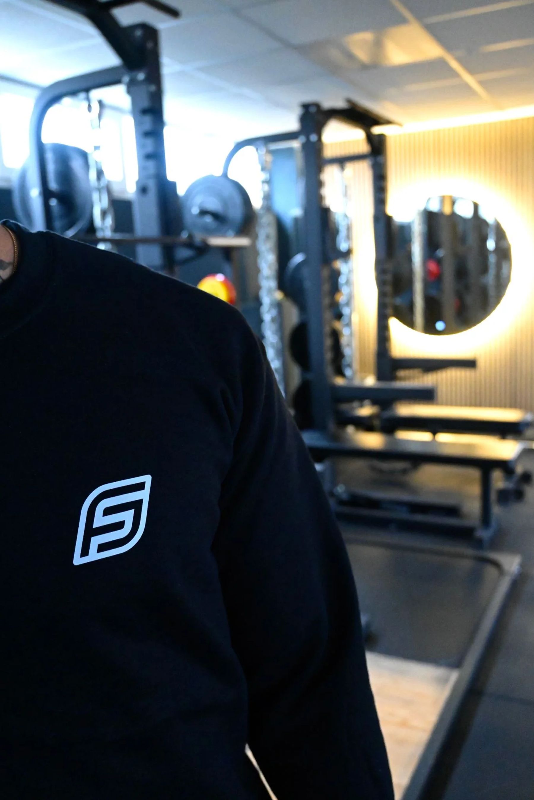 Het logo op een hoodie