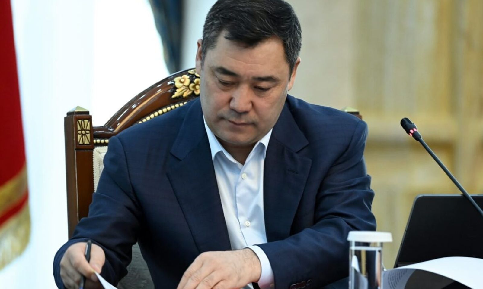 Кыргыз Республикасынын Президенти Садыр Жапаров “Кыргыз Республикасынын мамлекеттик сыйлыктары менен сыйлоо жөнүндө” Жарлыкка кол койду