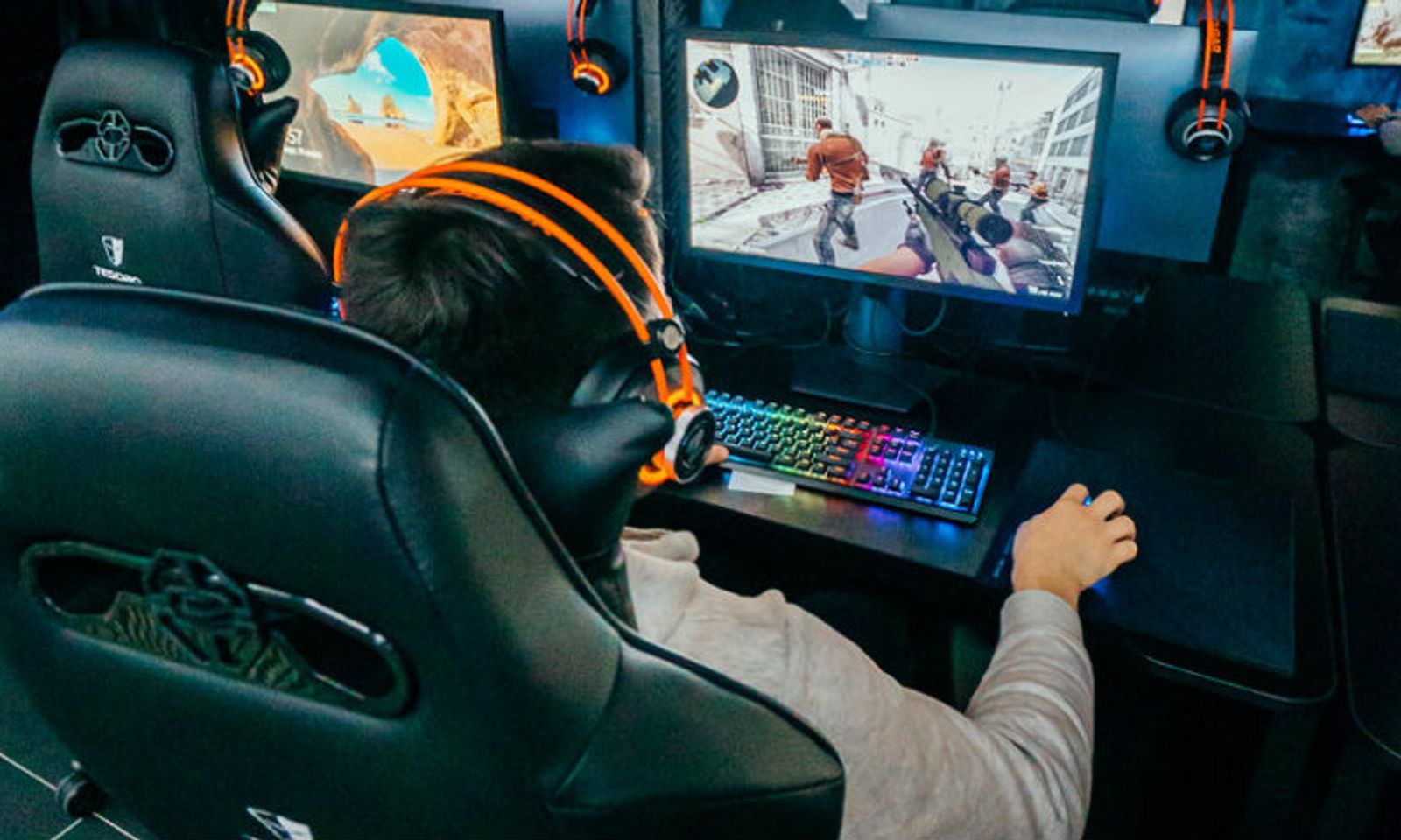 Токмокто компьютердик клубда 17 жаштагы өспүрүм каза болду