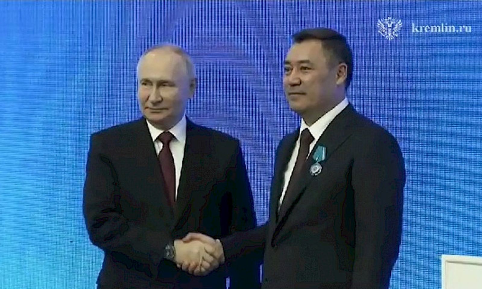 Путин Садыр Жапаровго Россиянын мамсыйлыгы – Ардак орденин тапшырды