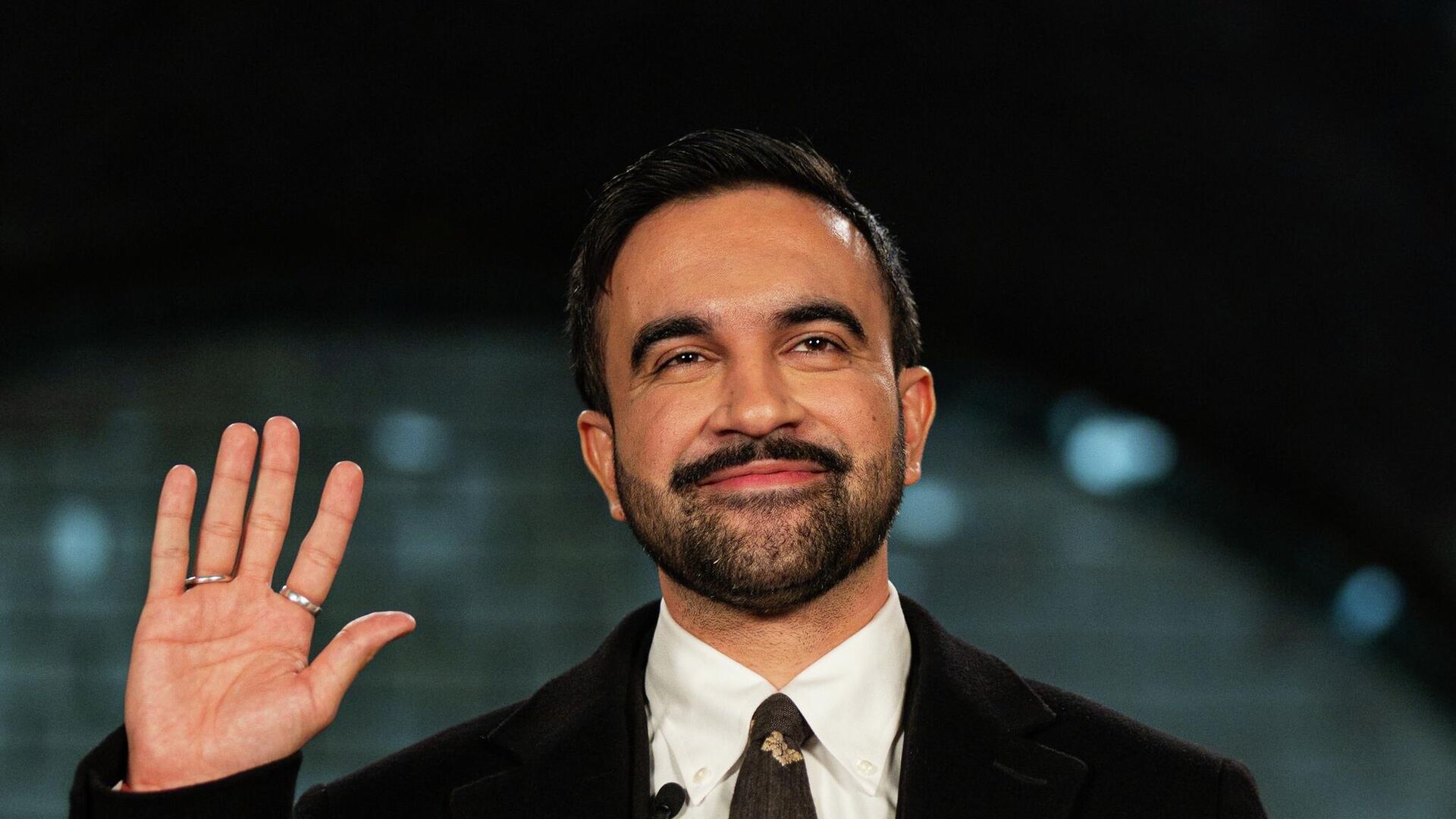 Нью-Йорктун жаңы мэри Куран кармап ант берди